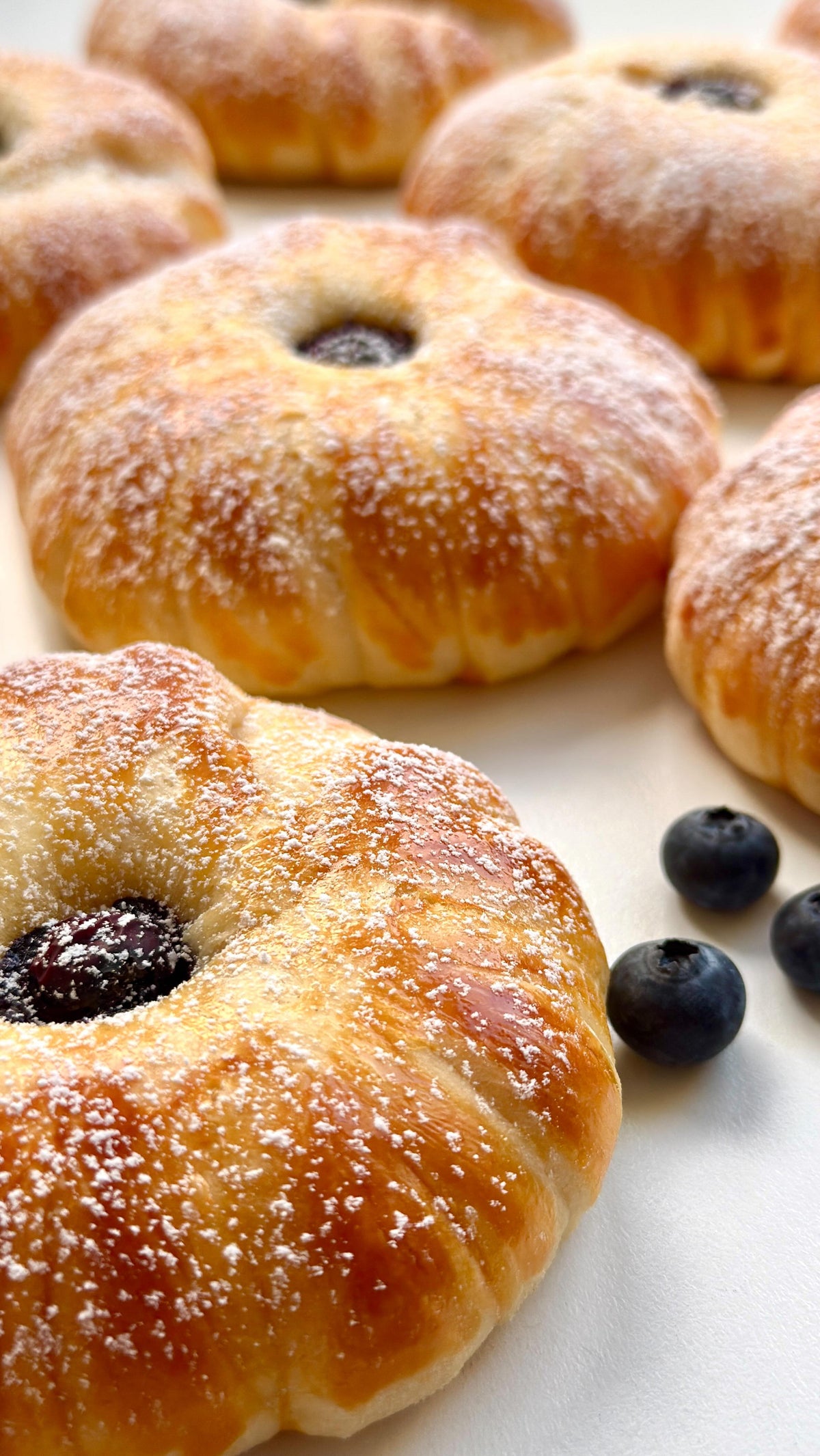 Delicious Vanilla Pastry von Food with Style, fertig angerichtet