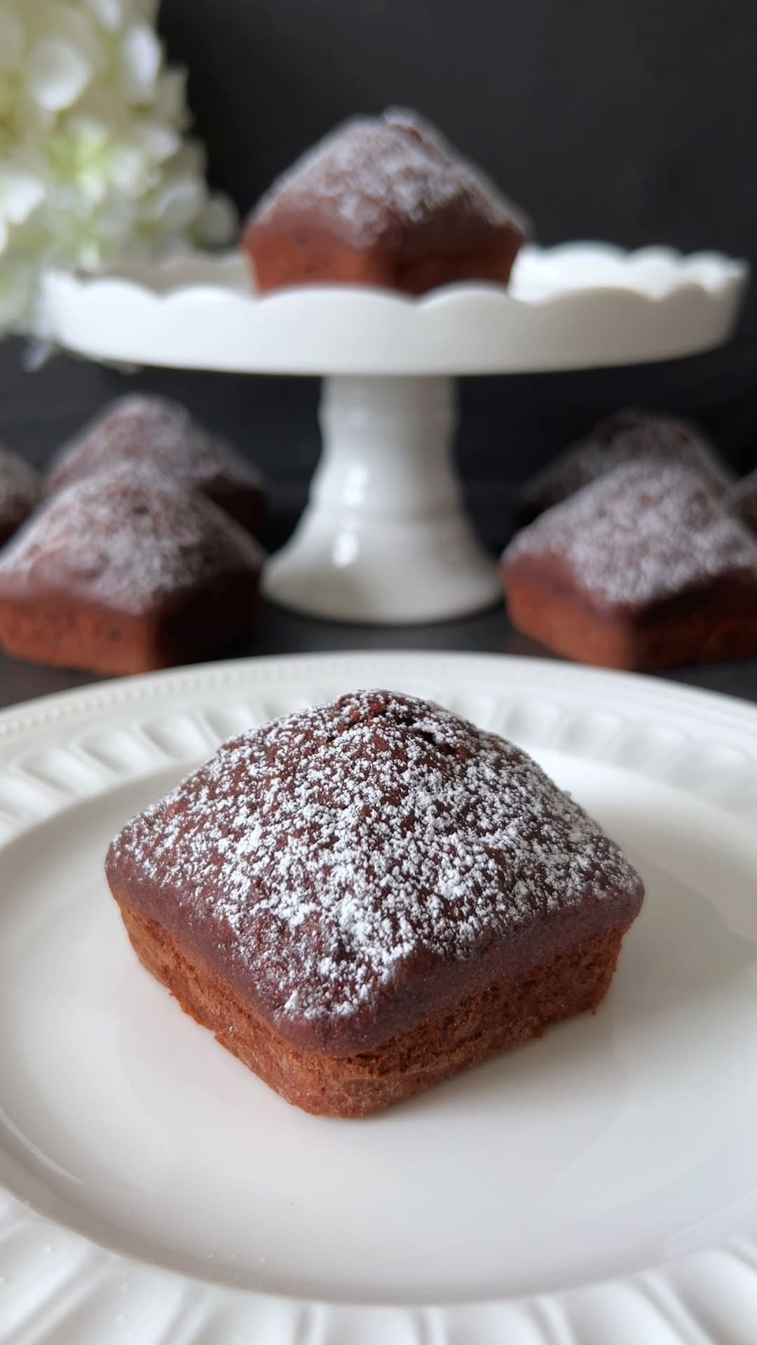 Mini Chocolate-Banana Cakes Recipe