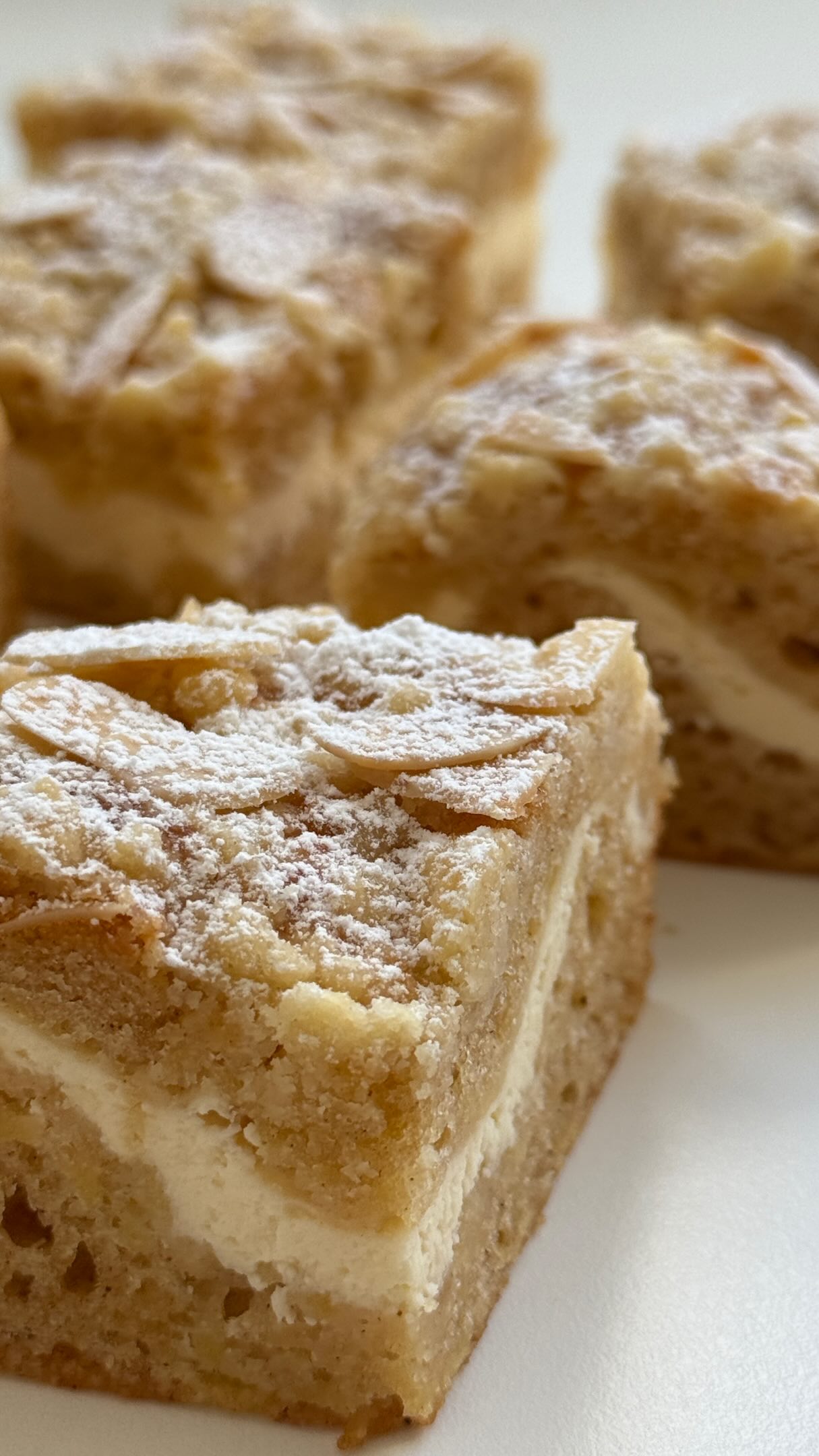 Ad l Apple Crumble Squares von Food with Style, fertig angerichtet