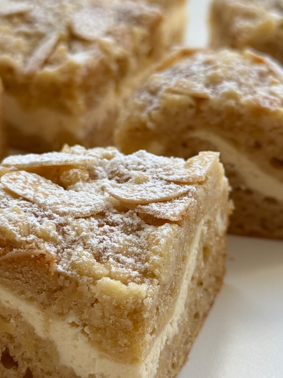 Ad l Apple Crumble Squares von Food with Style, fertig angerichtet