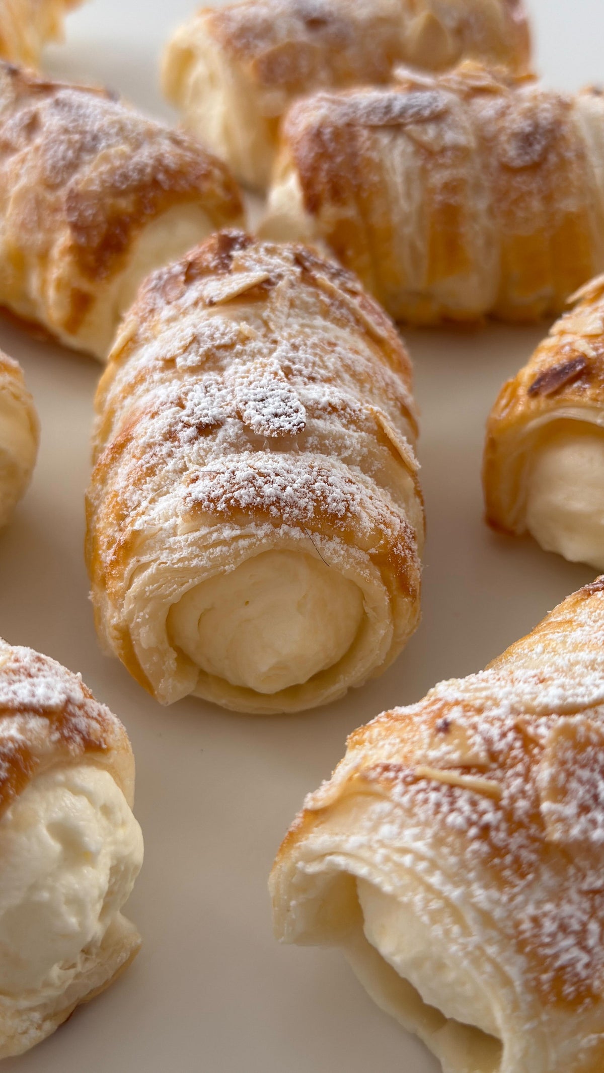 Almond Cream Rolls von Food with Style, fertig angerichtet