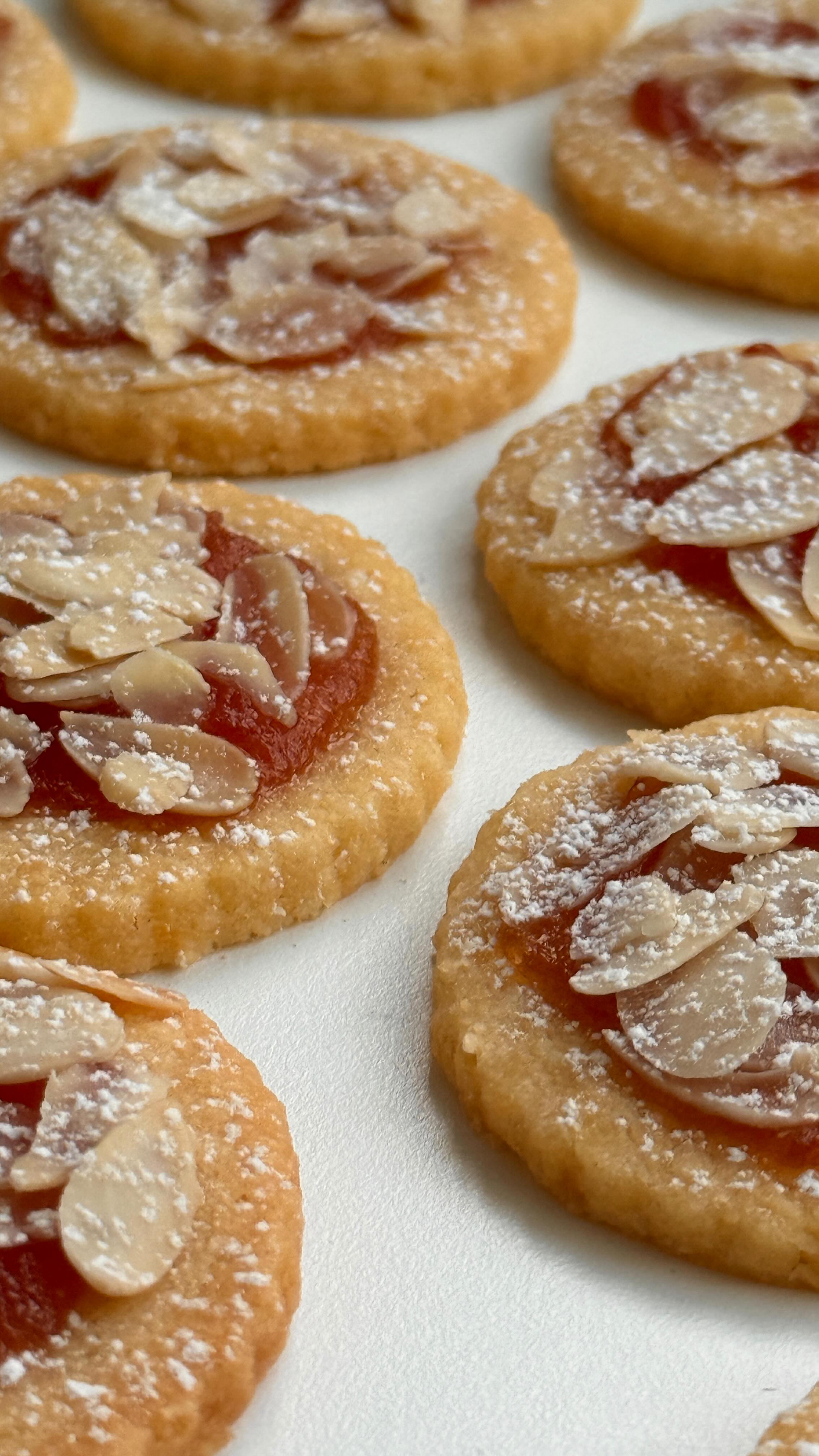 Apple Almond Cookies von Food with Style, fertig angerichtet