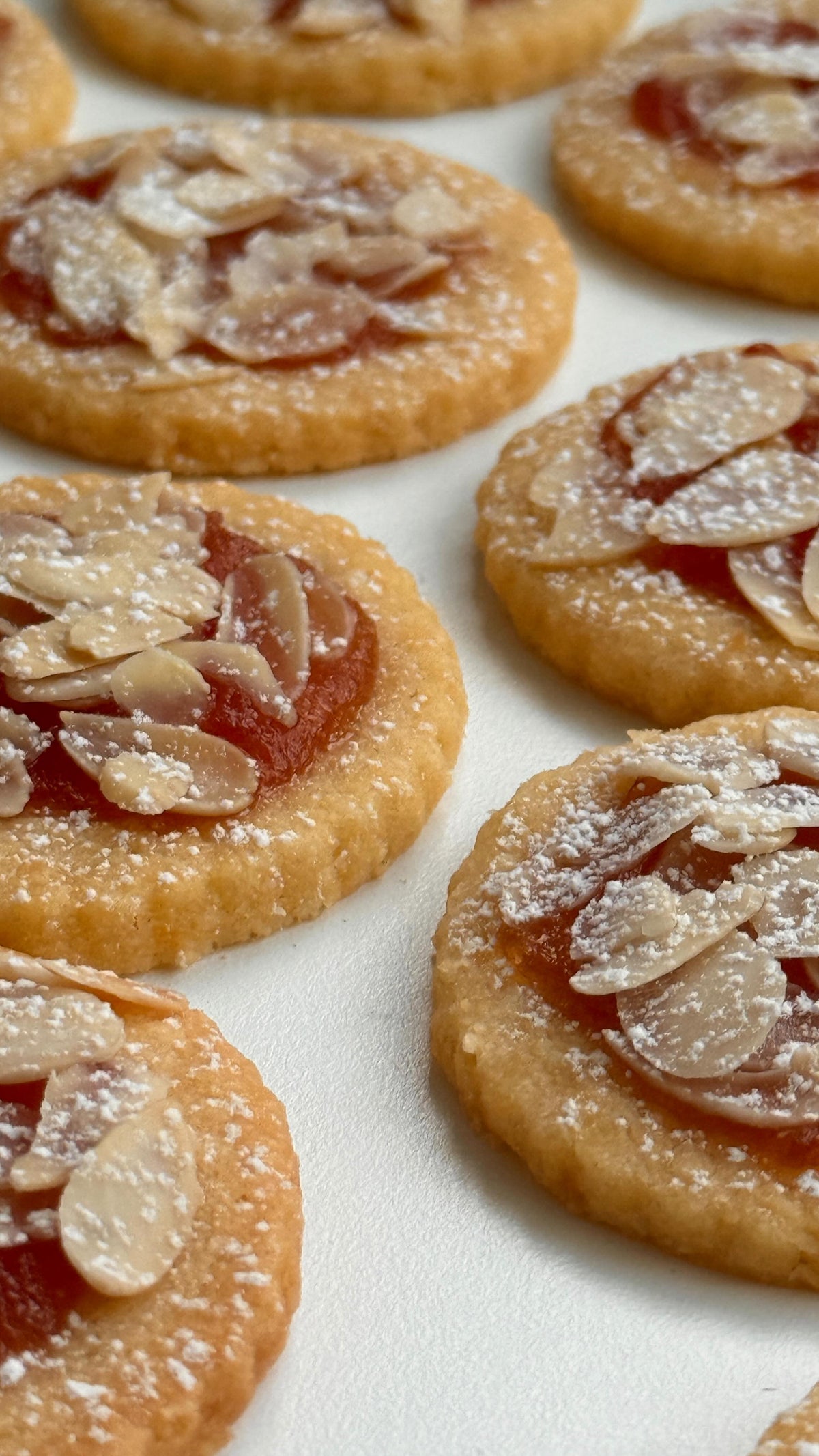 Apple Almond Cookies von Food with Style, fertig angerichtet