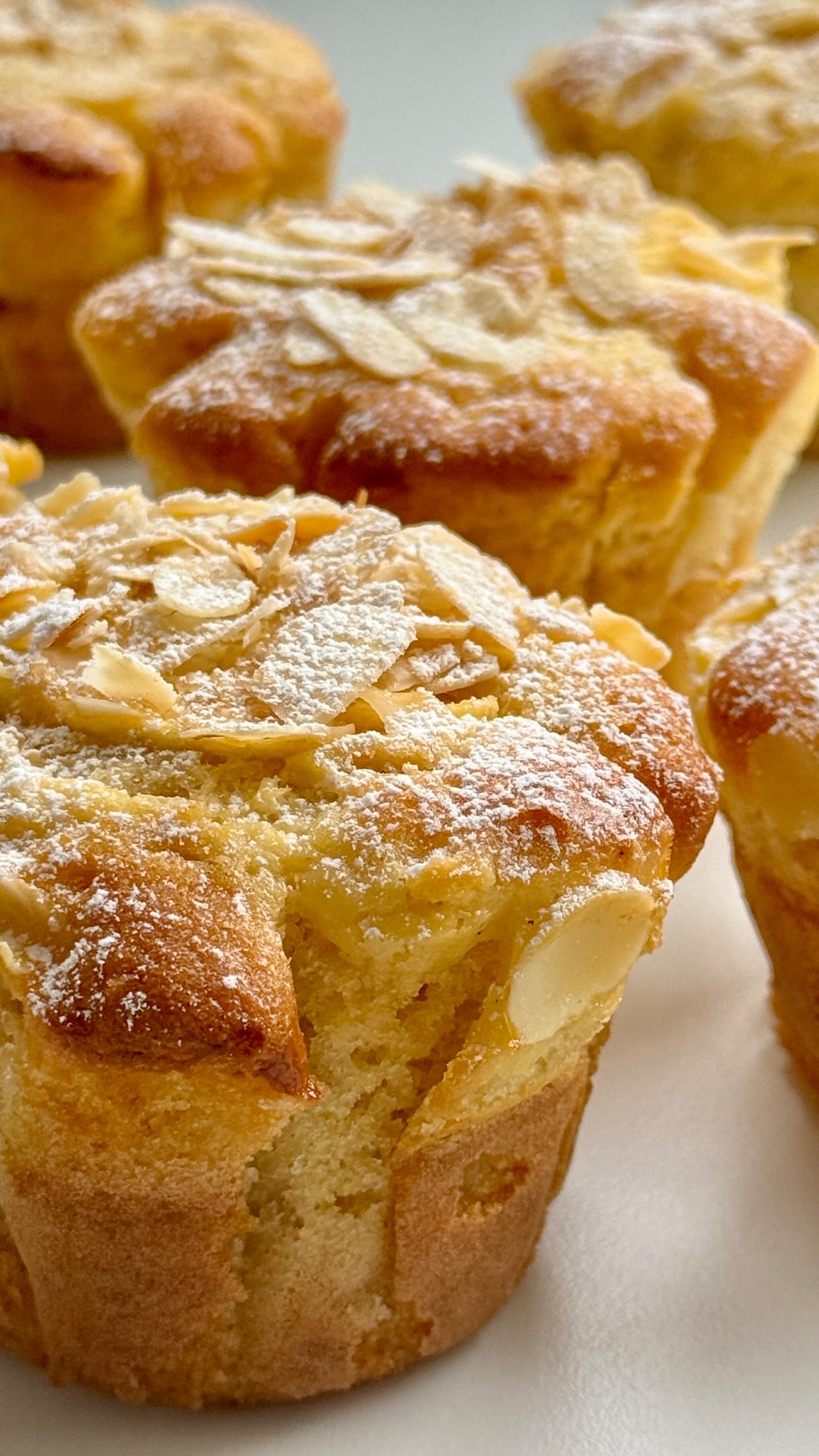 Apple Cheesecake Muffins von Food with Style, fertig angerichtet