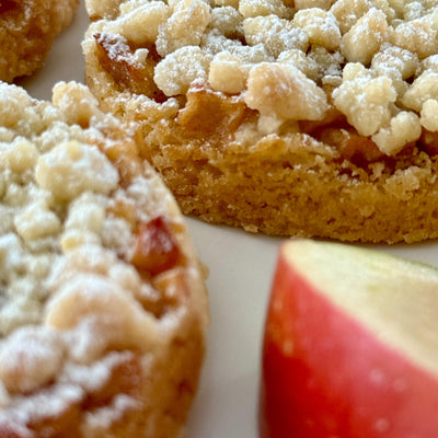 Cookies με μήλο και τραγανό crumble
