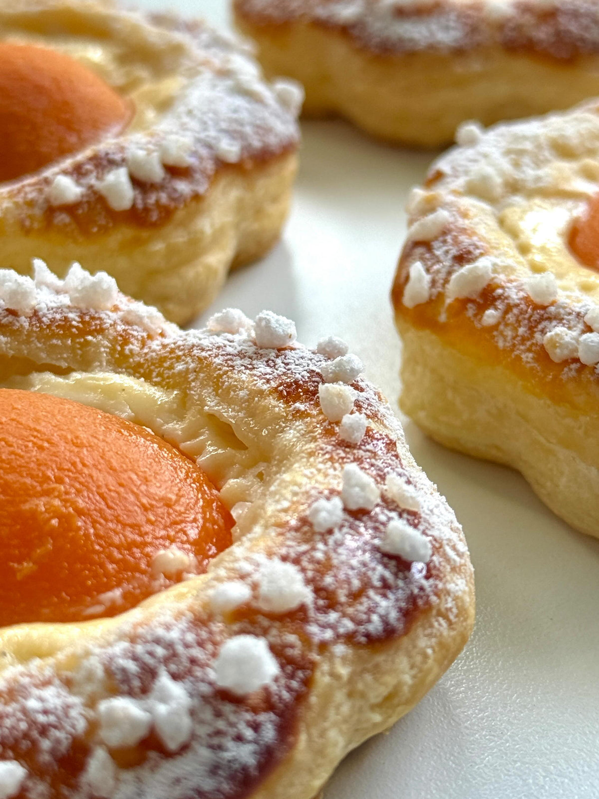 Apricot Blossom Pastries von Food with Style, fertig angerichtet