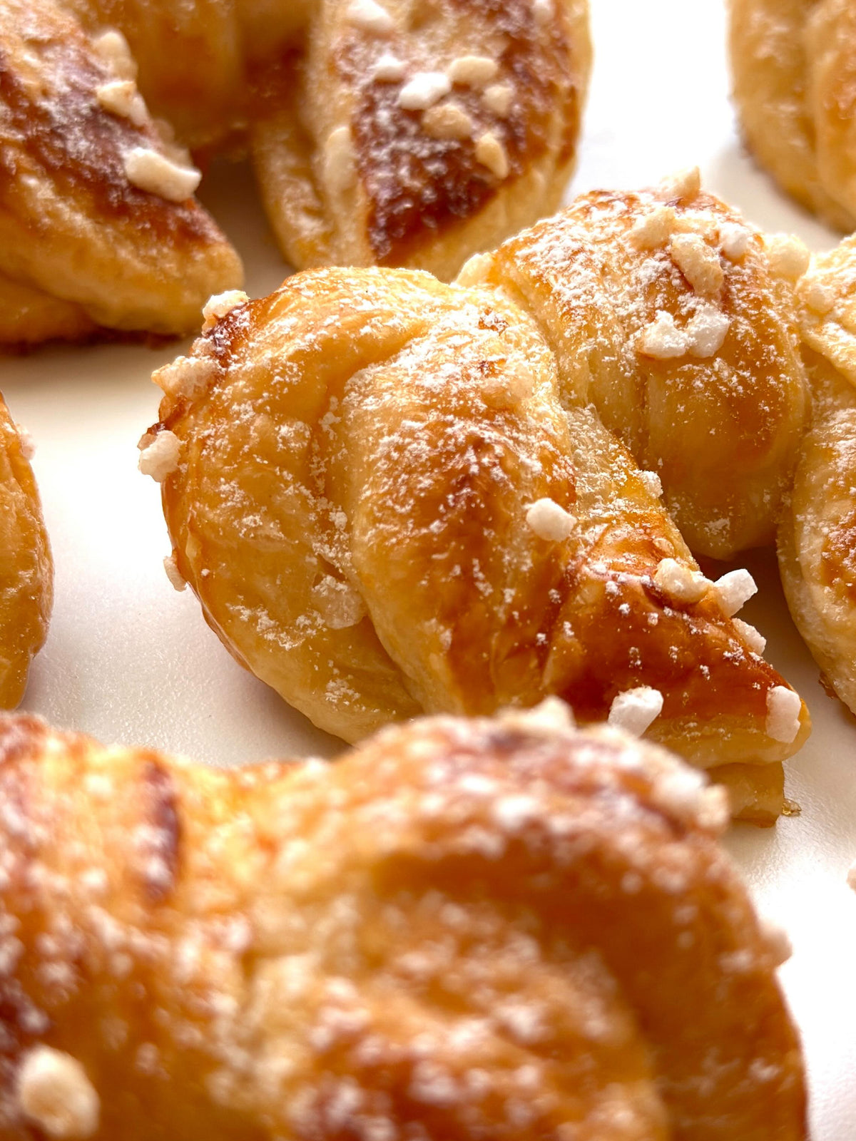 Apricot Bow Pastry von Food with Style, fertig angerichtet
