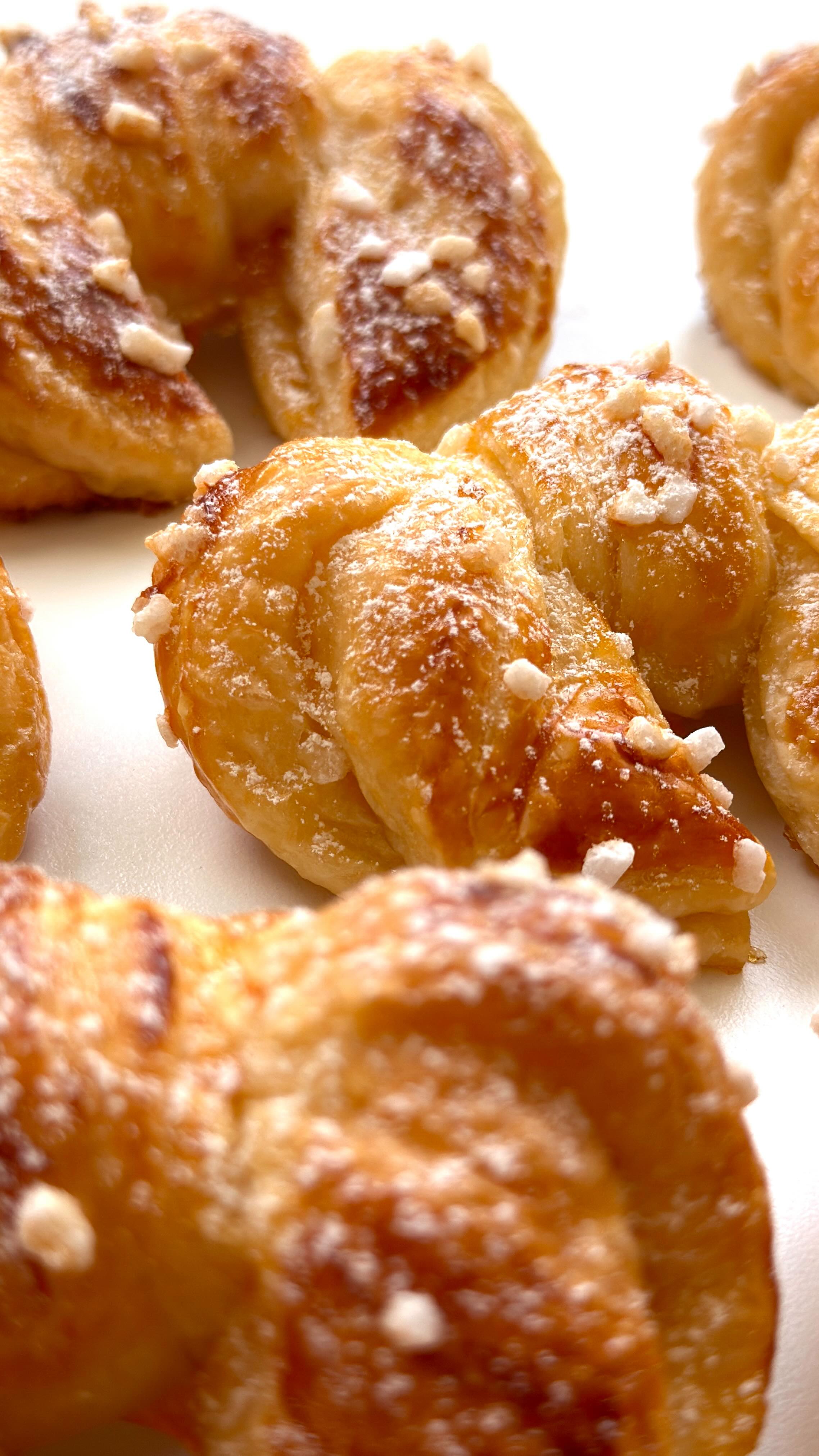 Apricot Bow Pastry von Food with Style, fertig angerichtet