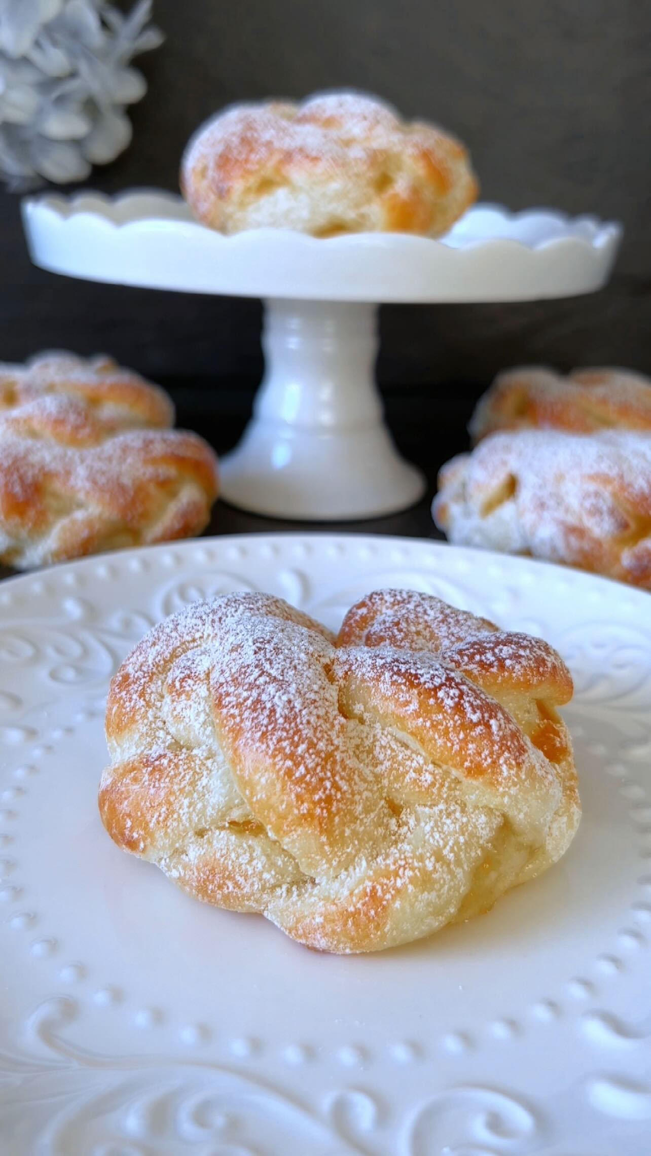 Apricot Jam Buns von Food with Style, fertig angerichtet