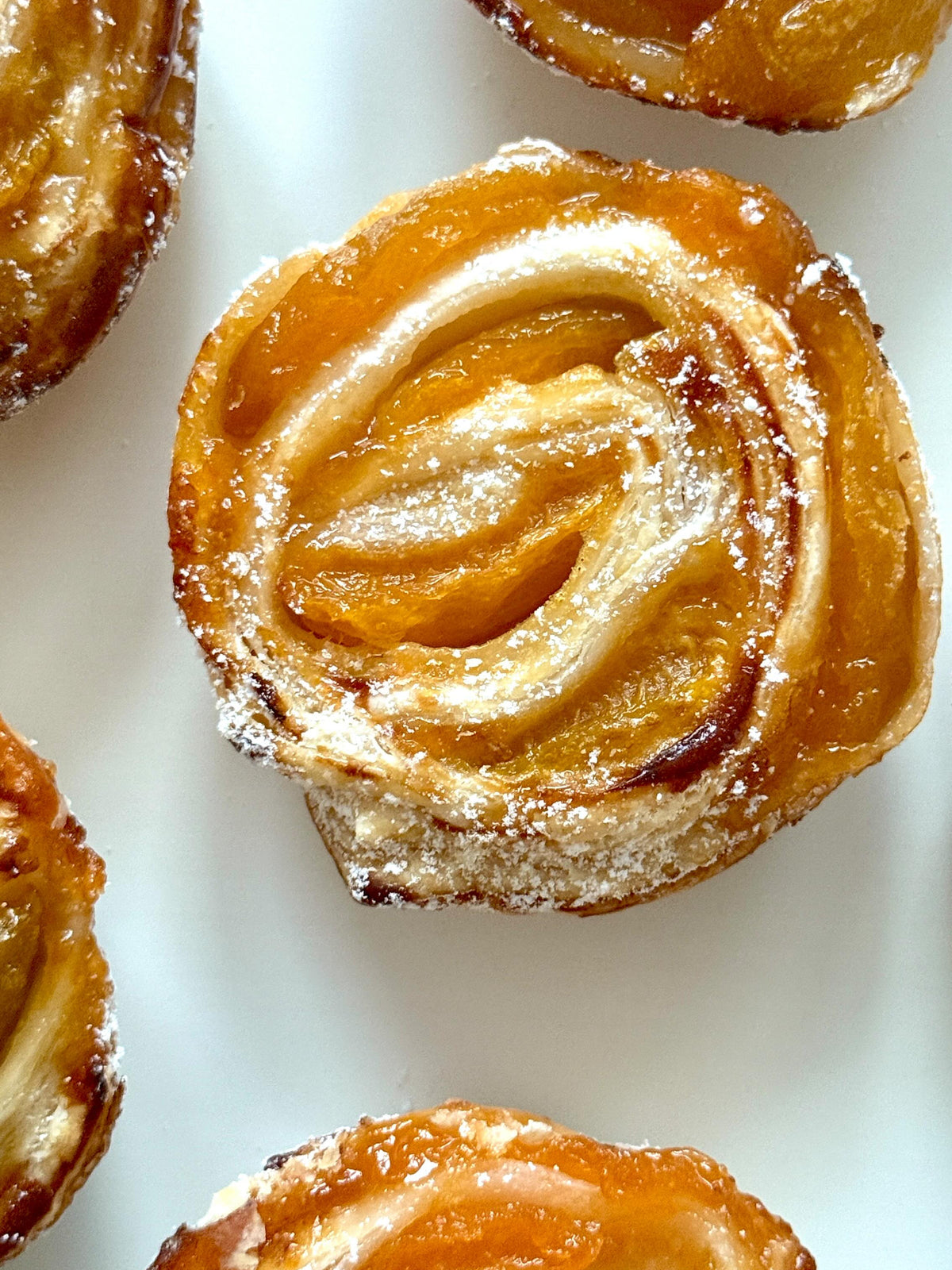 Apricot Roses von Food with Style, fertig angerichtet