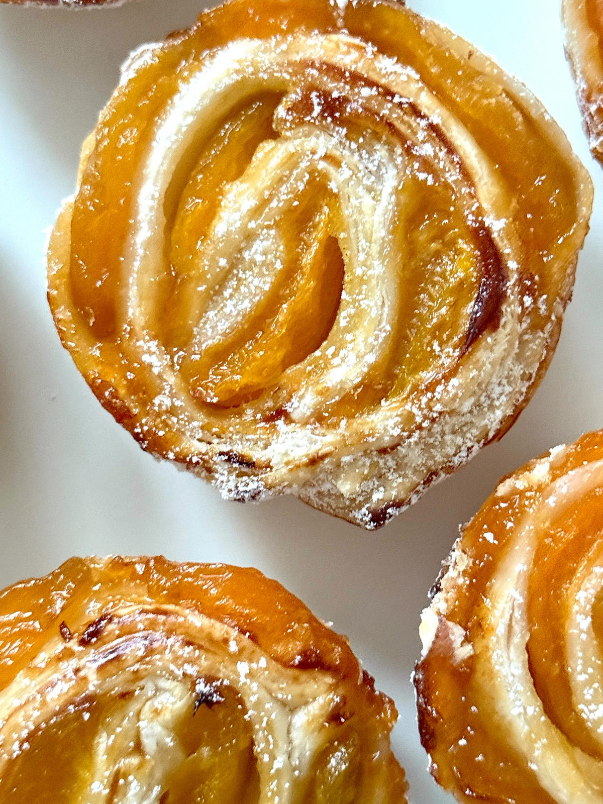 Apricot Roses von Food with Style, fertig angerichtet