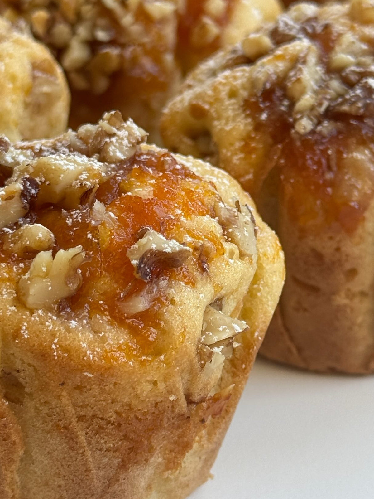 Apricot Walnut Muffins von Food with Style, fertig angerichtet
