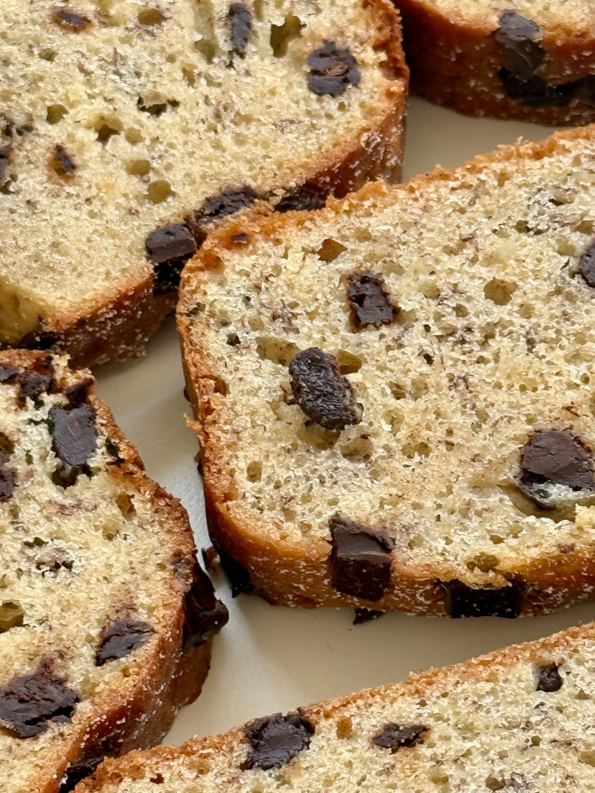 Banana Chocolate Bread von Food with Style, fertig angerichtet