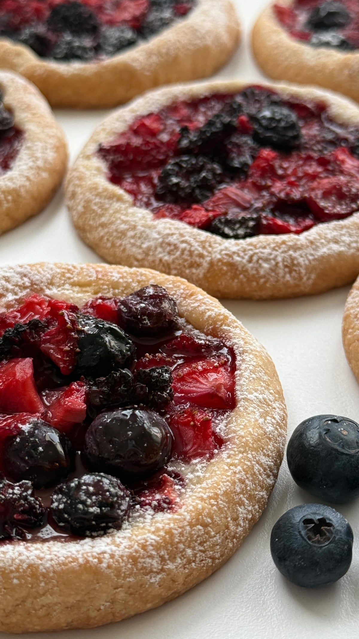Berry Galettes von Food with Style, fertig angerichtet