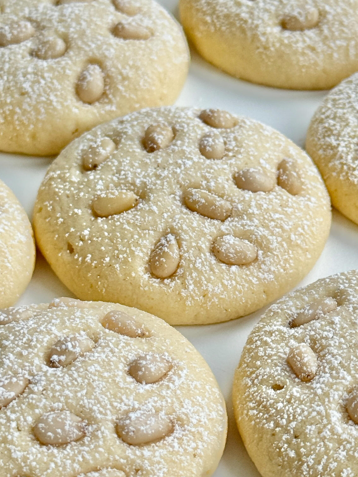 Biscotti ai Pinoli von Food with Style, fertig angerichtet