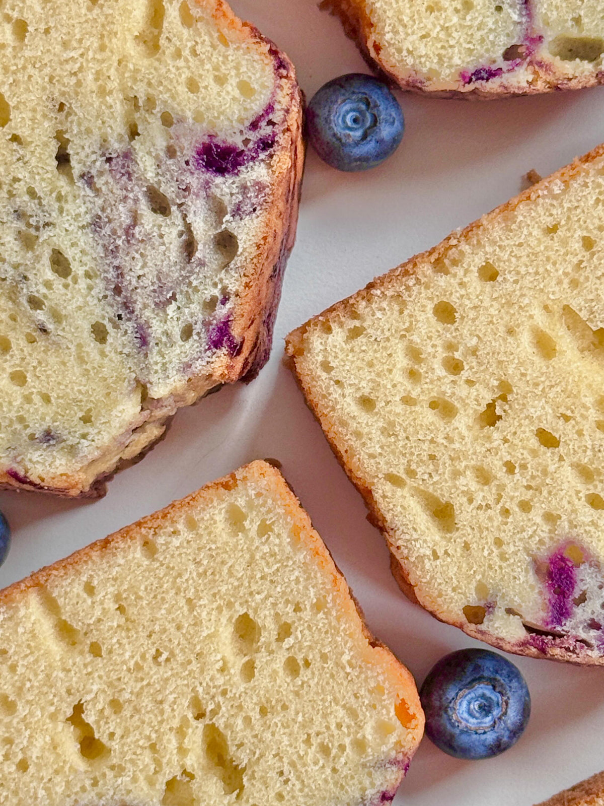Blueberry Loaf von Food with Style, fertig angerichtet