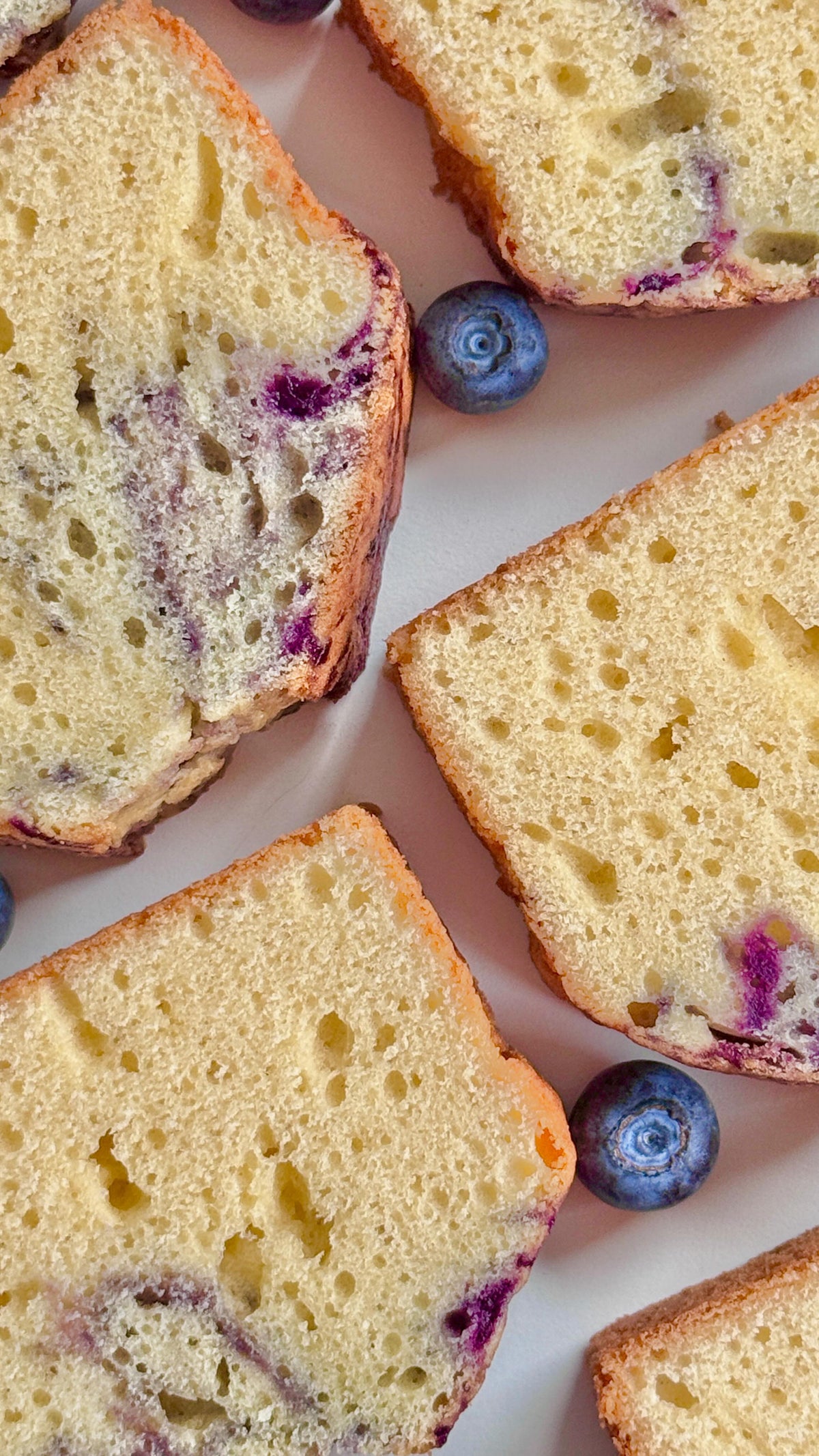 Blueberry Loaf von Food with Style, fertig angerichtet