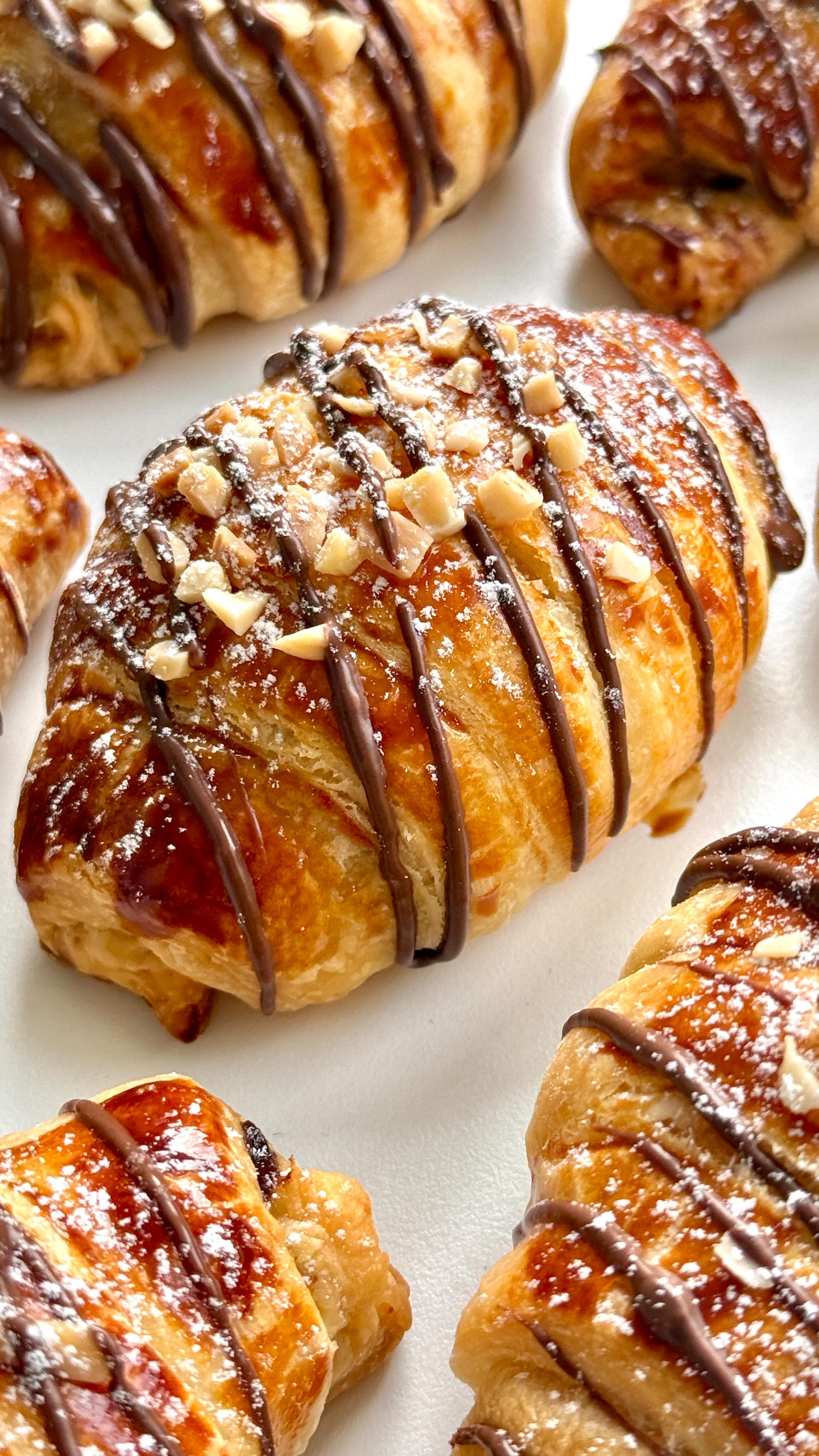 Chocolate Banana Crescents von Food with Style, fertig angerichtet