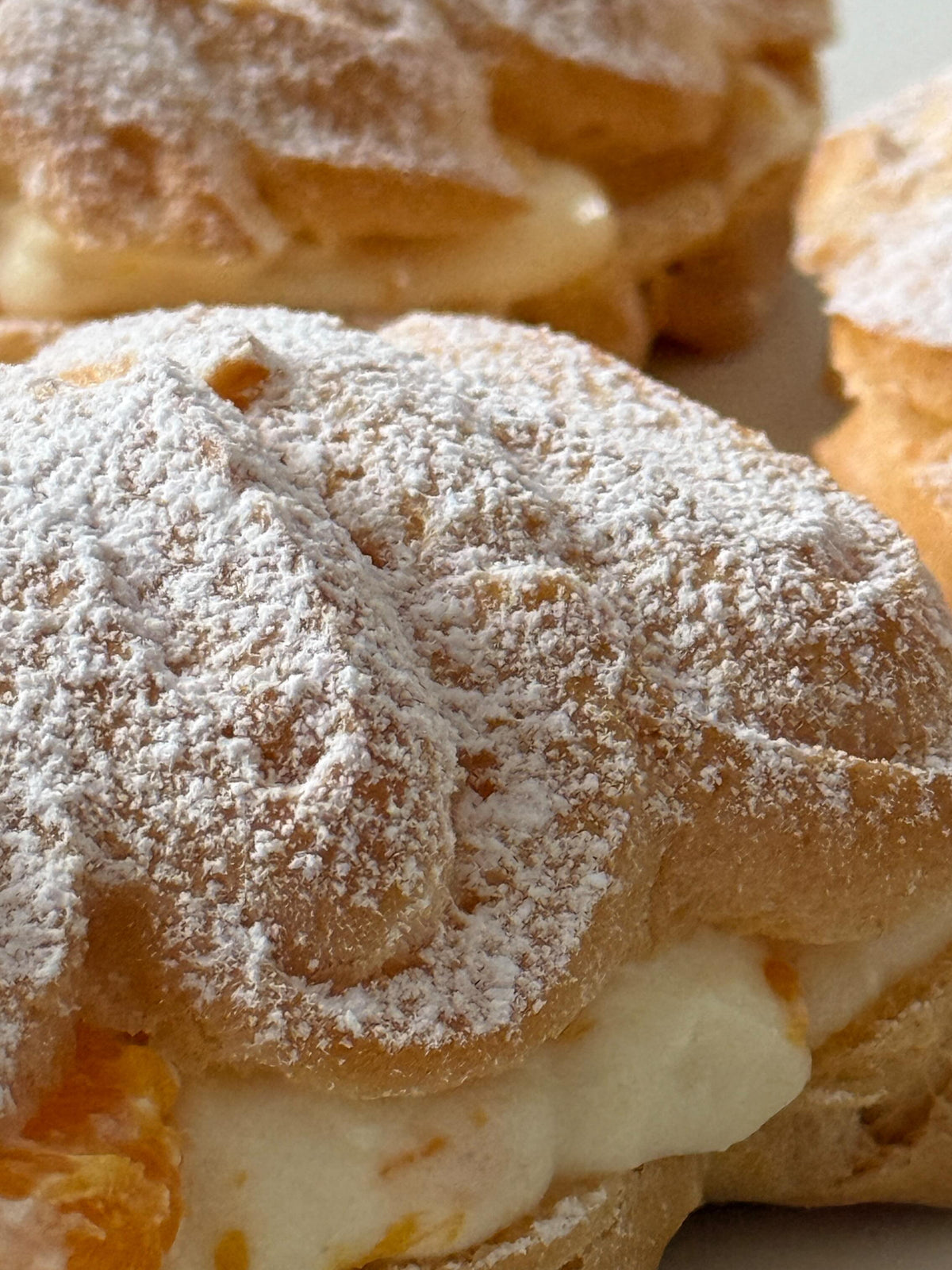 Choux Mandarine von Food with Style, fertig angerichtet