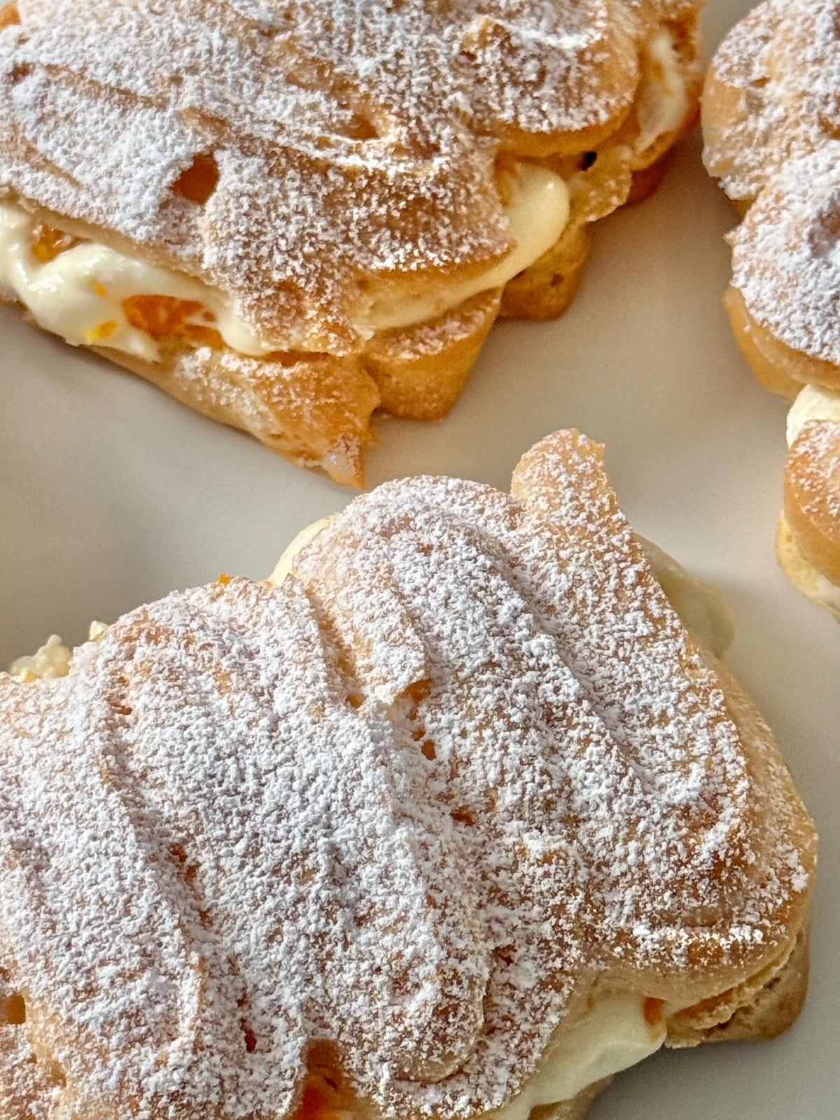 Choux Mandarine von Food with Style, fertig angerichtet