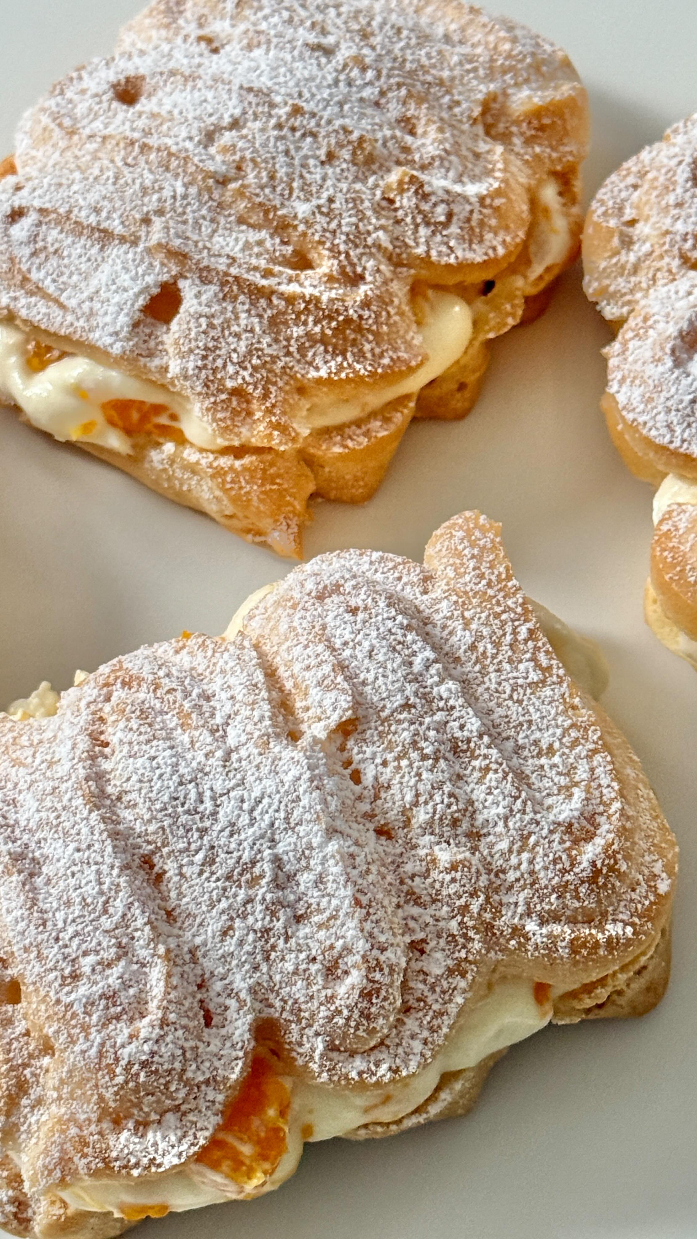 Choux Mandarine von Food with Style, fertig angerichtet