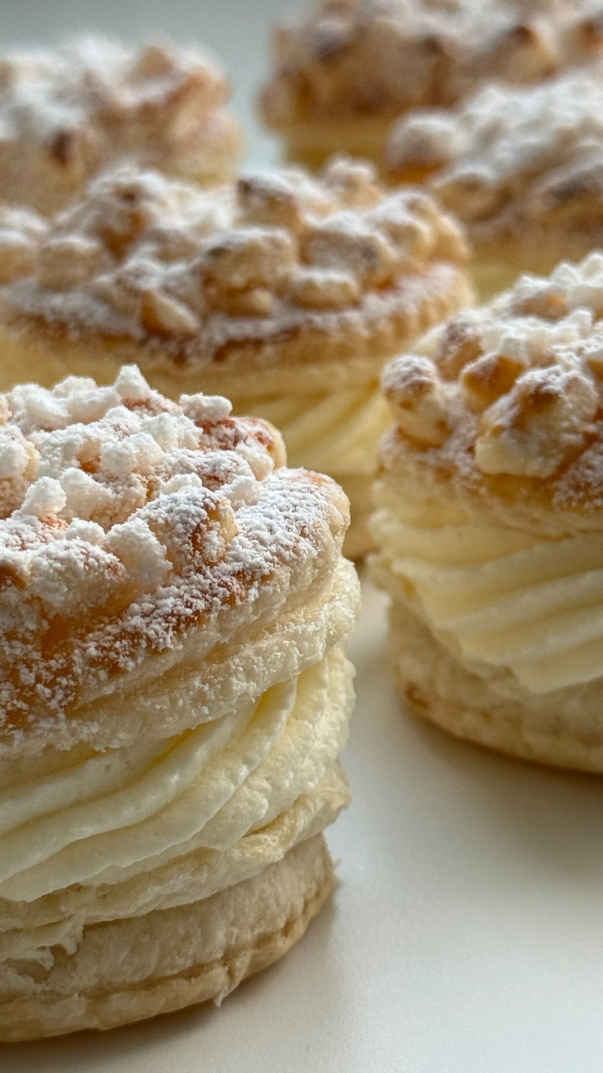 Crunchy Cream Pastry von Food with Style, fertig angerichtet