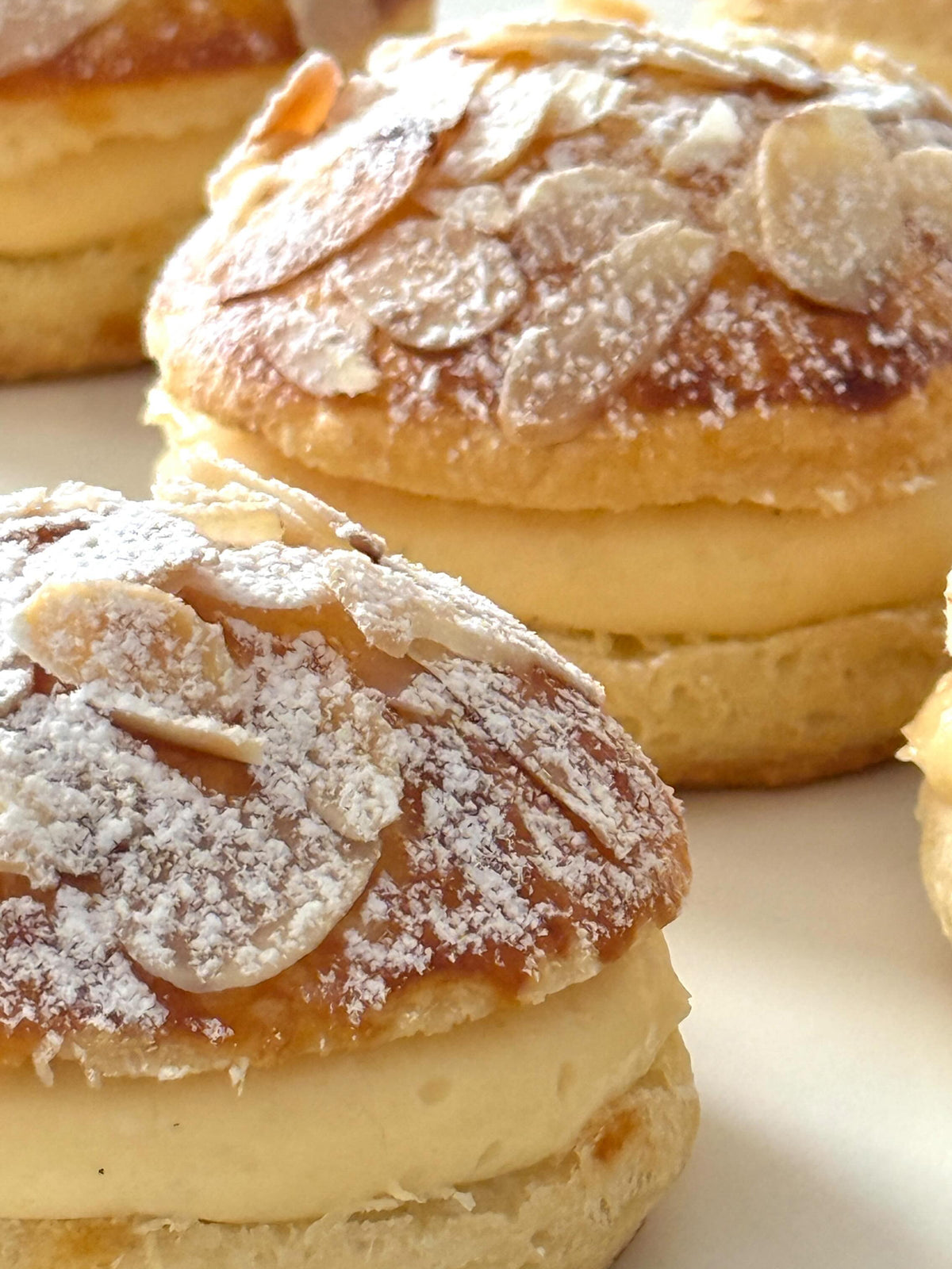 Almond Burger von Food with Style, fertig angerichtet