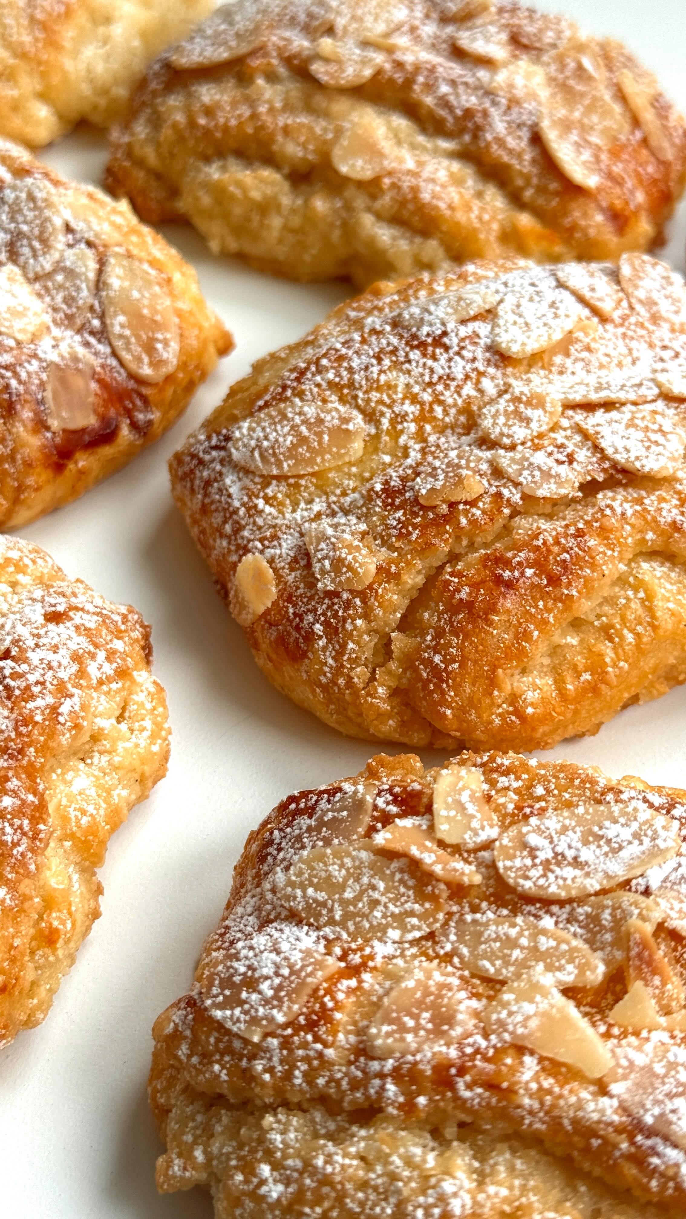 Almond Pastry von Food with Style, fertig angerichtet