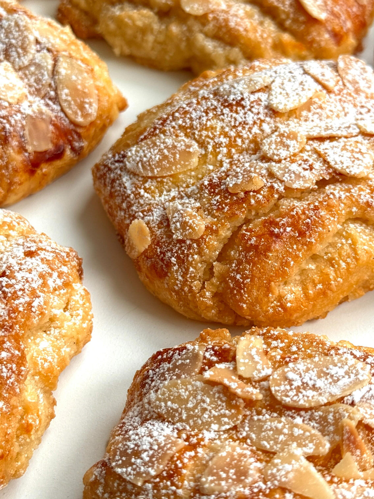 Almond Pastry von Food with Style, fertig angerichtet
