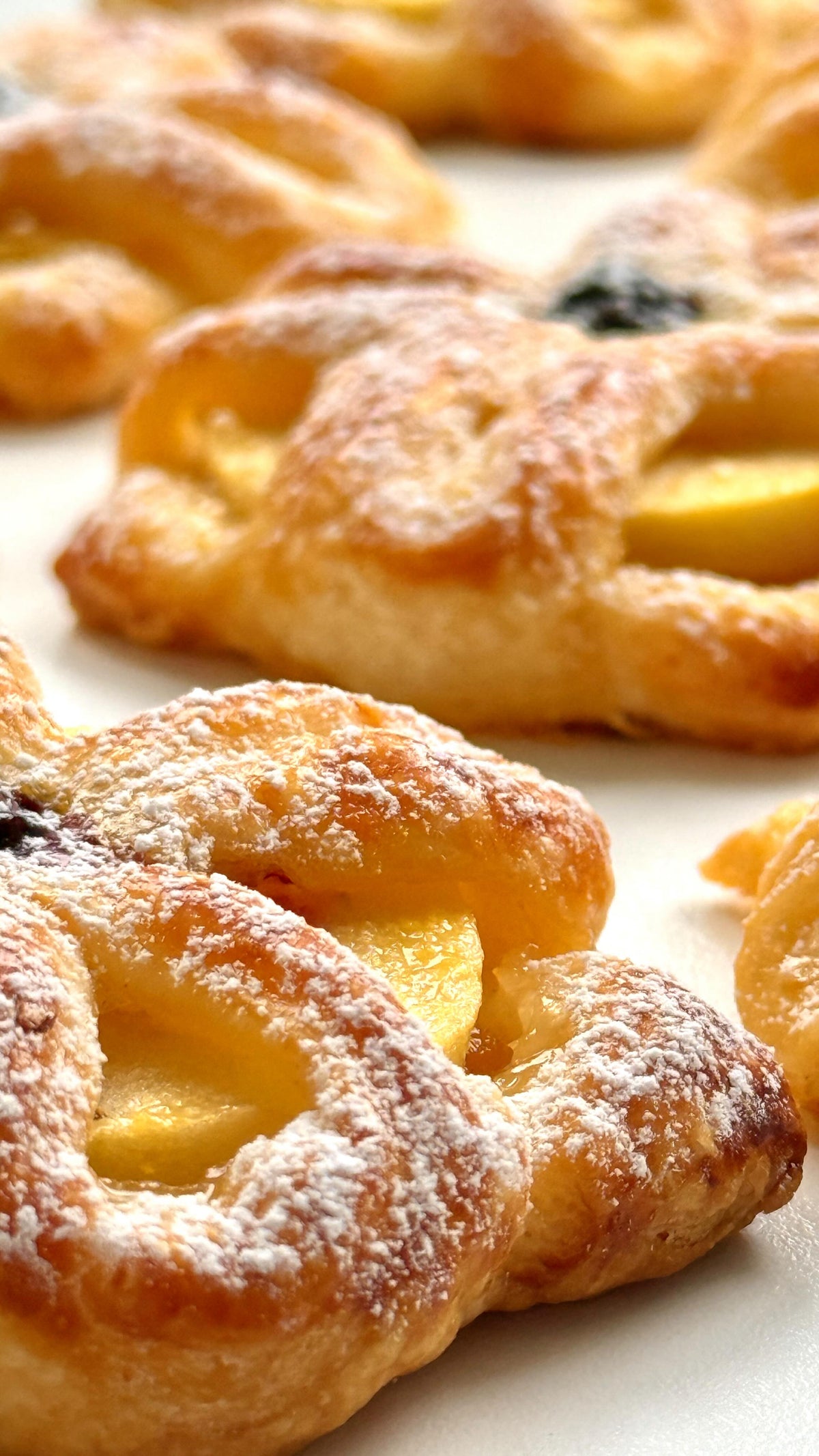 Delicious Apple Blossoms von Food with Style, fertig angerichtet