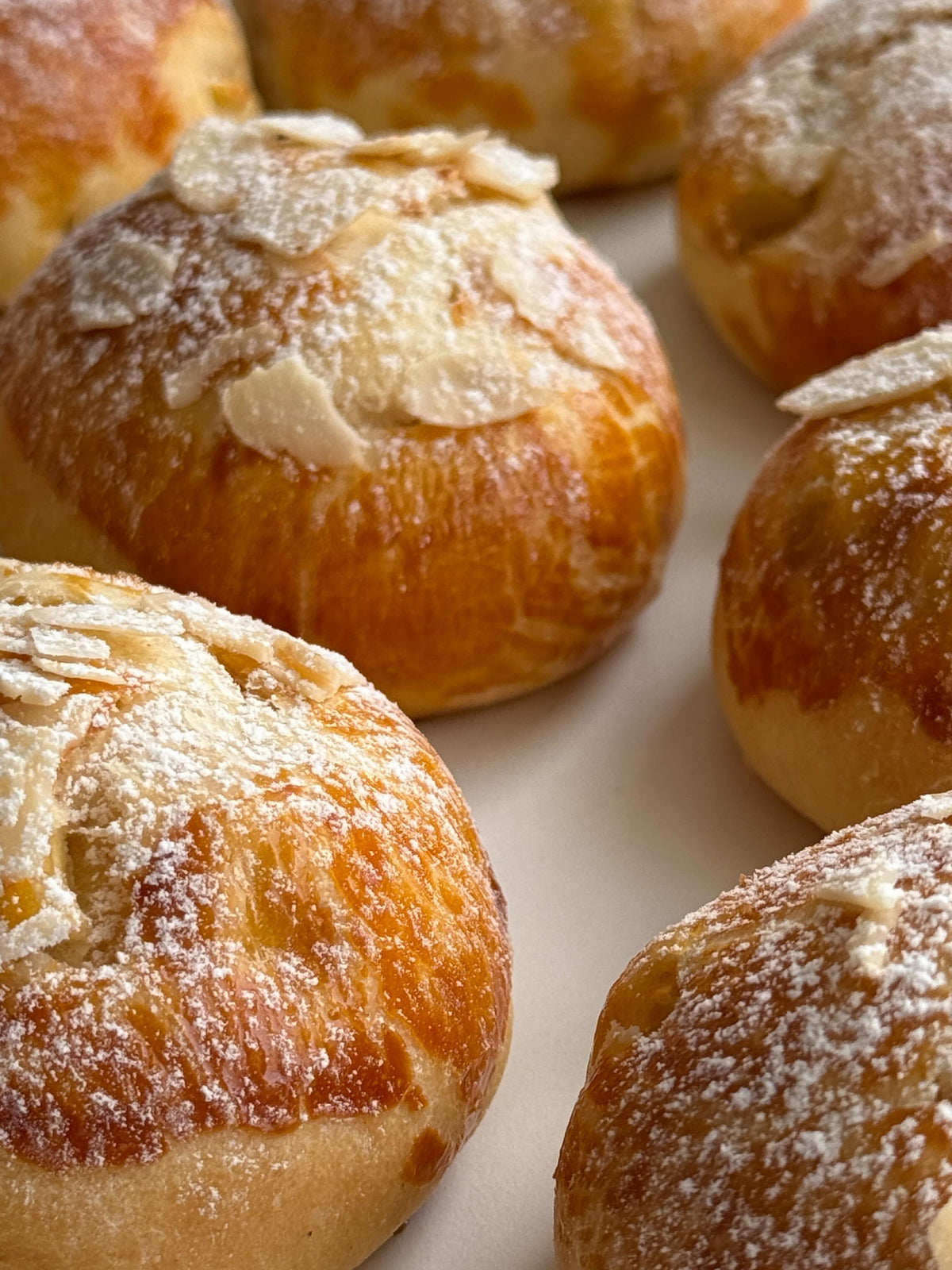 Apple Brioches von Food with Style, fertig angerichtet