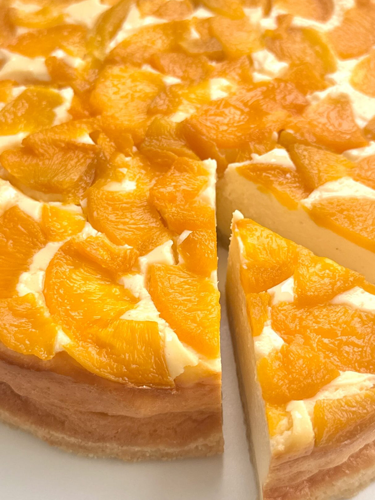 Apricot Cheesecake von Food with Style, fertig angerichtet