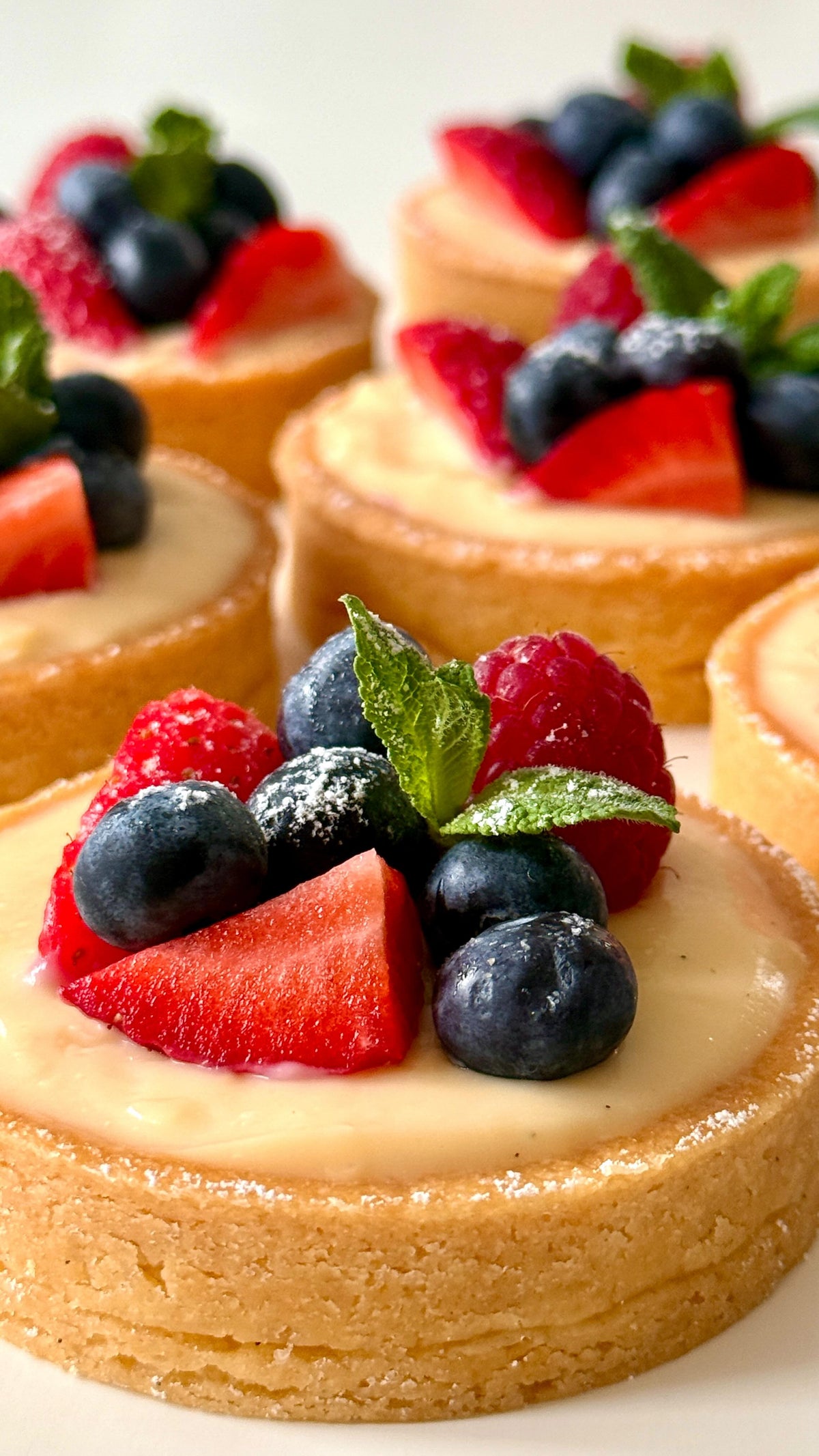 Berry Tartelettes von Food with Style, fertig angerichtet