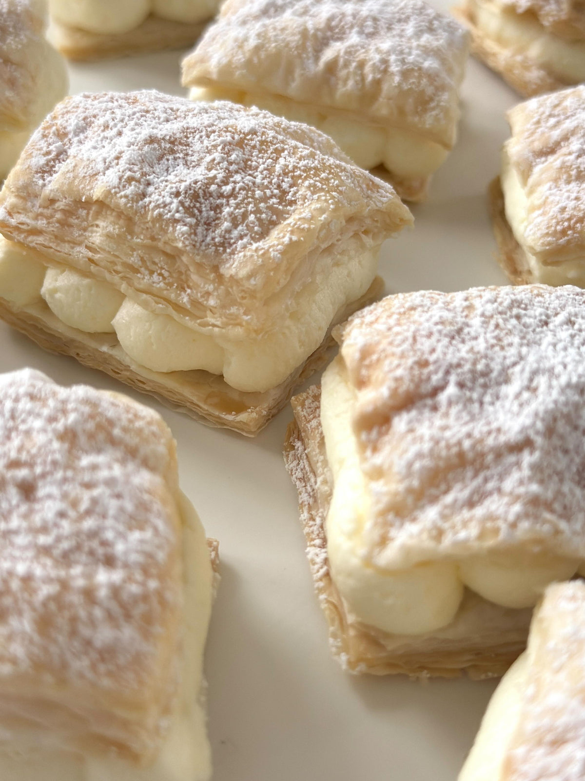 Cream Pastry Bites von Food with Style, fertig angerichtet