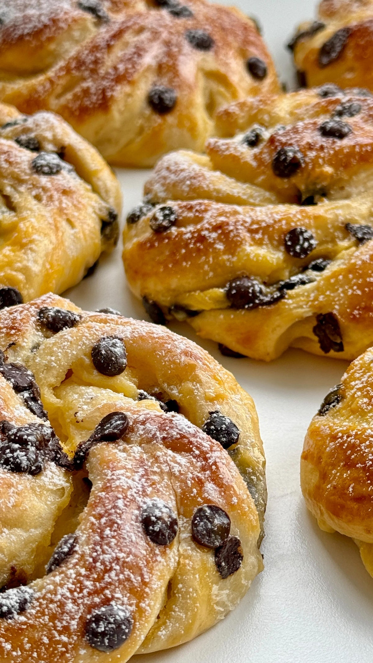 Delicious Custard Brioche Buns von Food with Style, fertig angerichtet