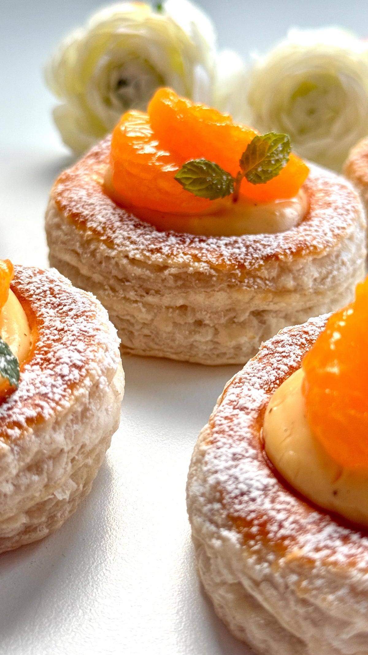 Delicious Mandarin Pastry von Food with Style, fertig angerichtet
