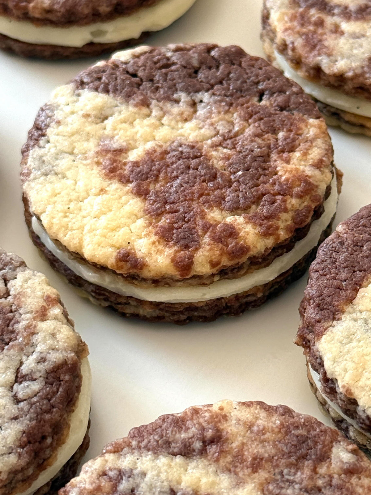 Marble Cookies von Food with Style, fertig angerichtet
