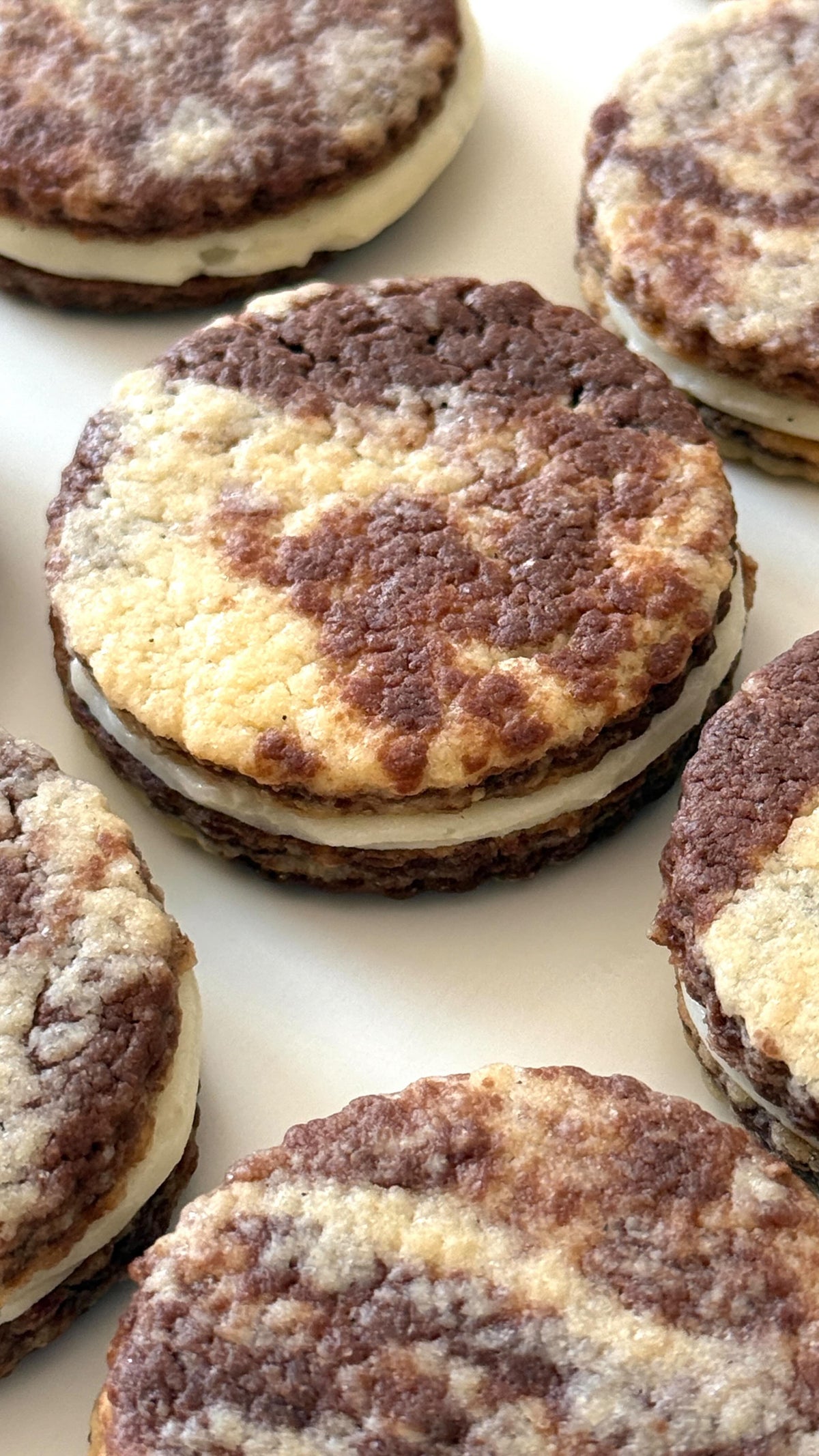 Delicious Marble Cookies von Food with Style, fertig angerichtet