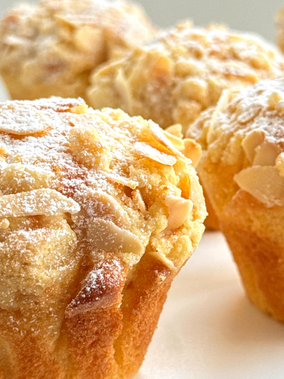 Orange Crumble Muffins von Food with Style, fertig angerichtet