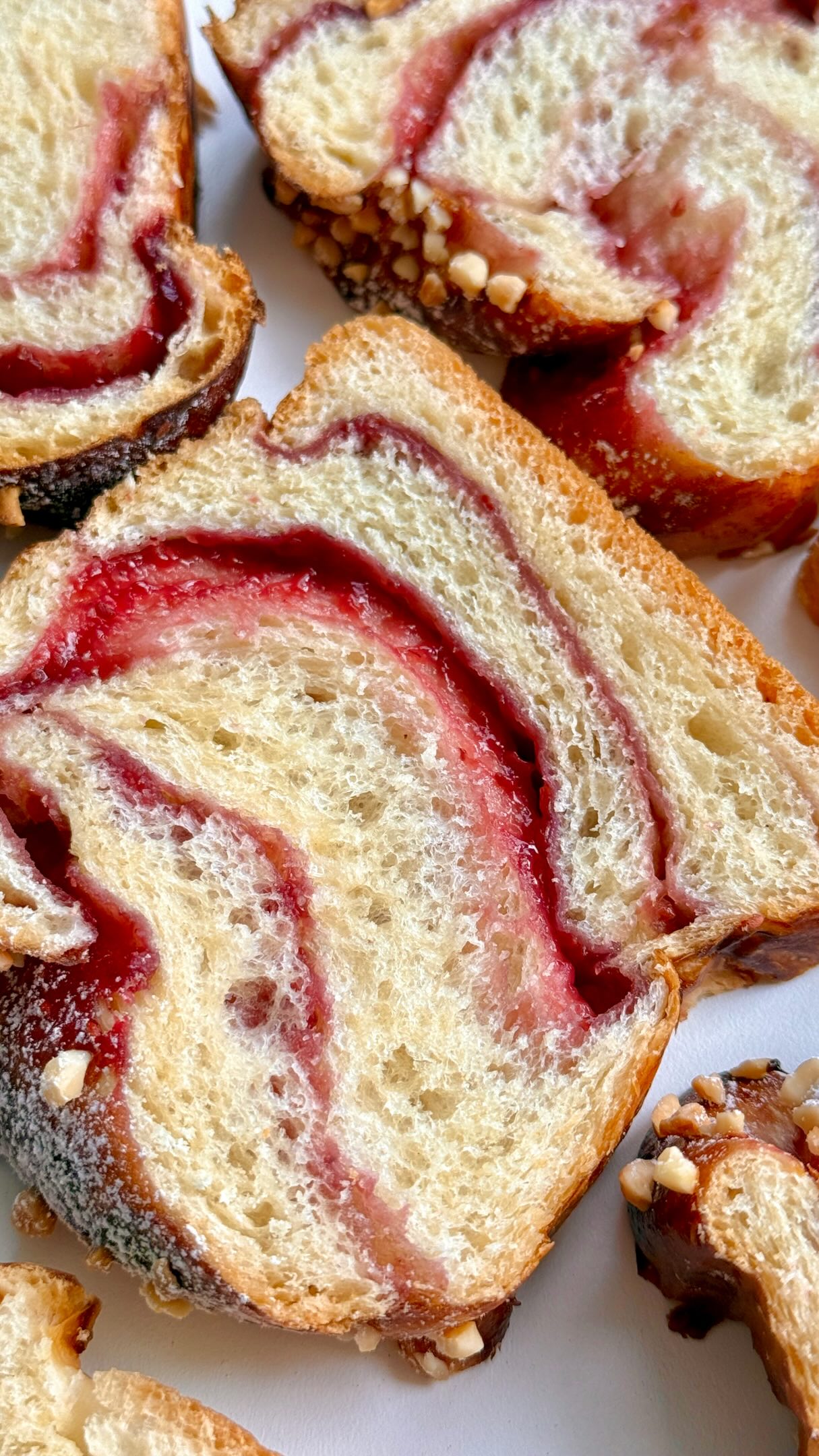 Delicious Raspberry Brioche von Food with Style, fertig angerichtet