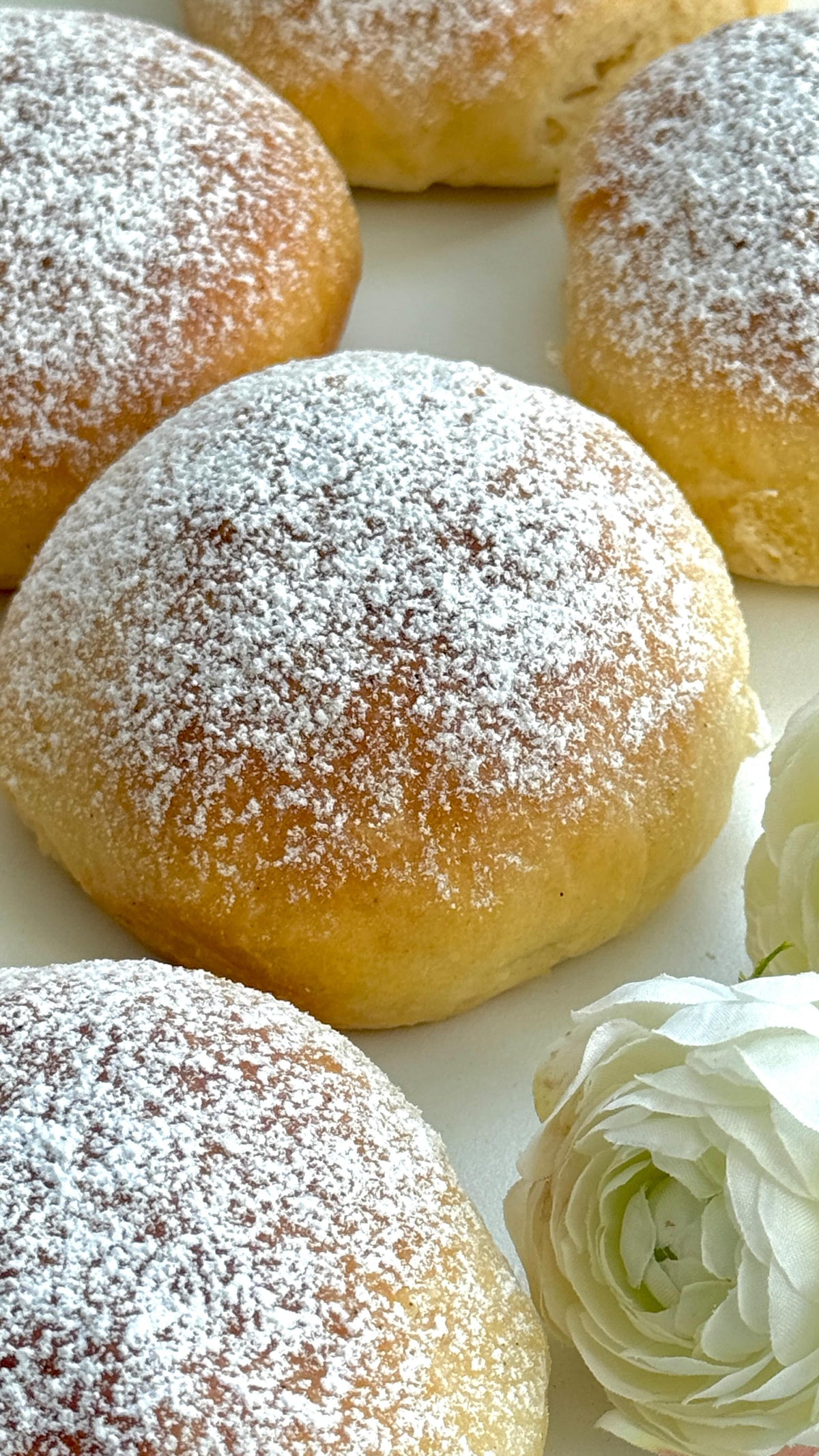 Delicious Vanilla Buchteln von Food with Style, fertig angerichtet