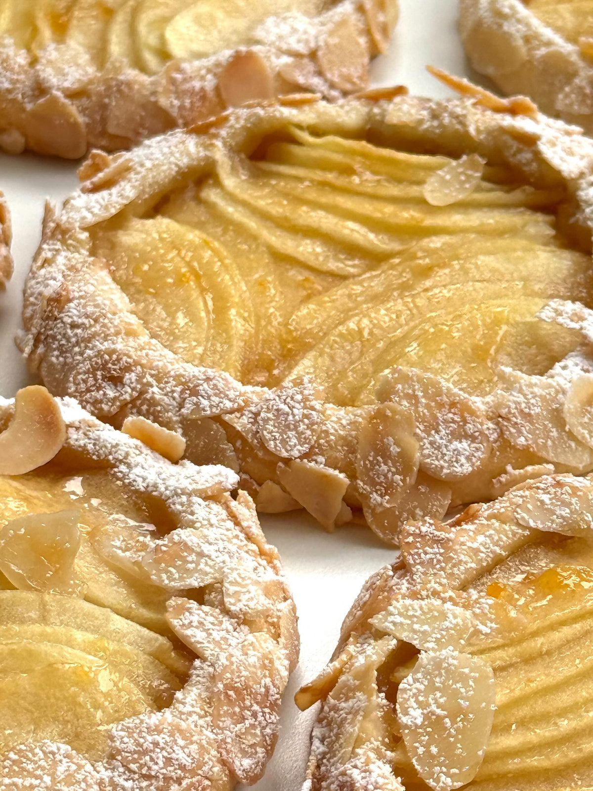 Galettes aux pommes von Food with Style, fertig angerichtet