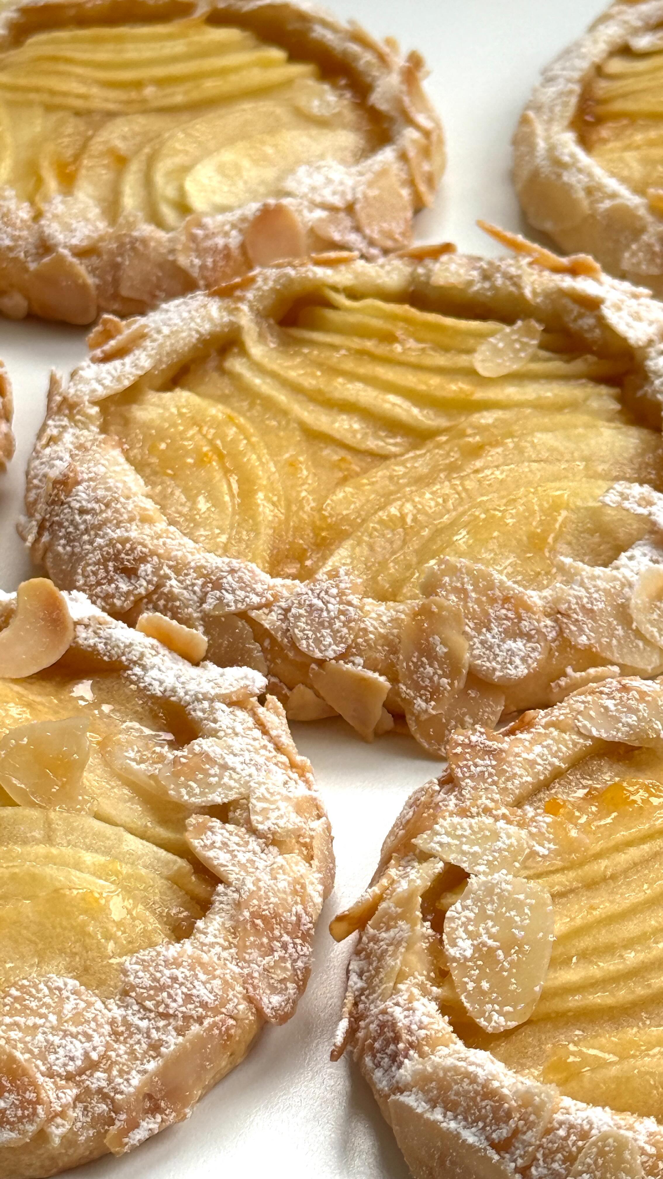 Galettes aux pommes von Food with Style, fertig angerichtet