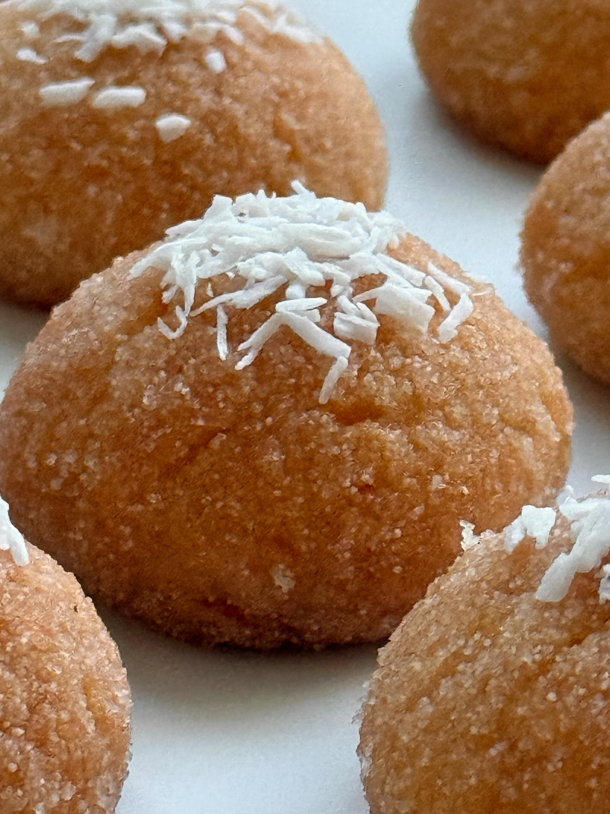 Happy & blessed Ramadan! In honor of this special month, today’s recipe is a Turkish classic: Hira Tatlisi - golden and lightly grainy on the outside, soft and syrup-soaked on the inside von Food with Style, fertig angerichtet