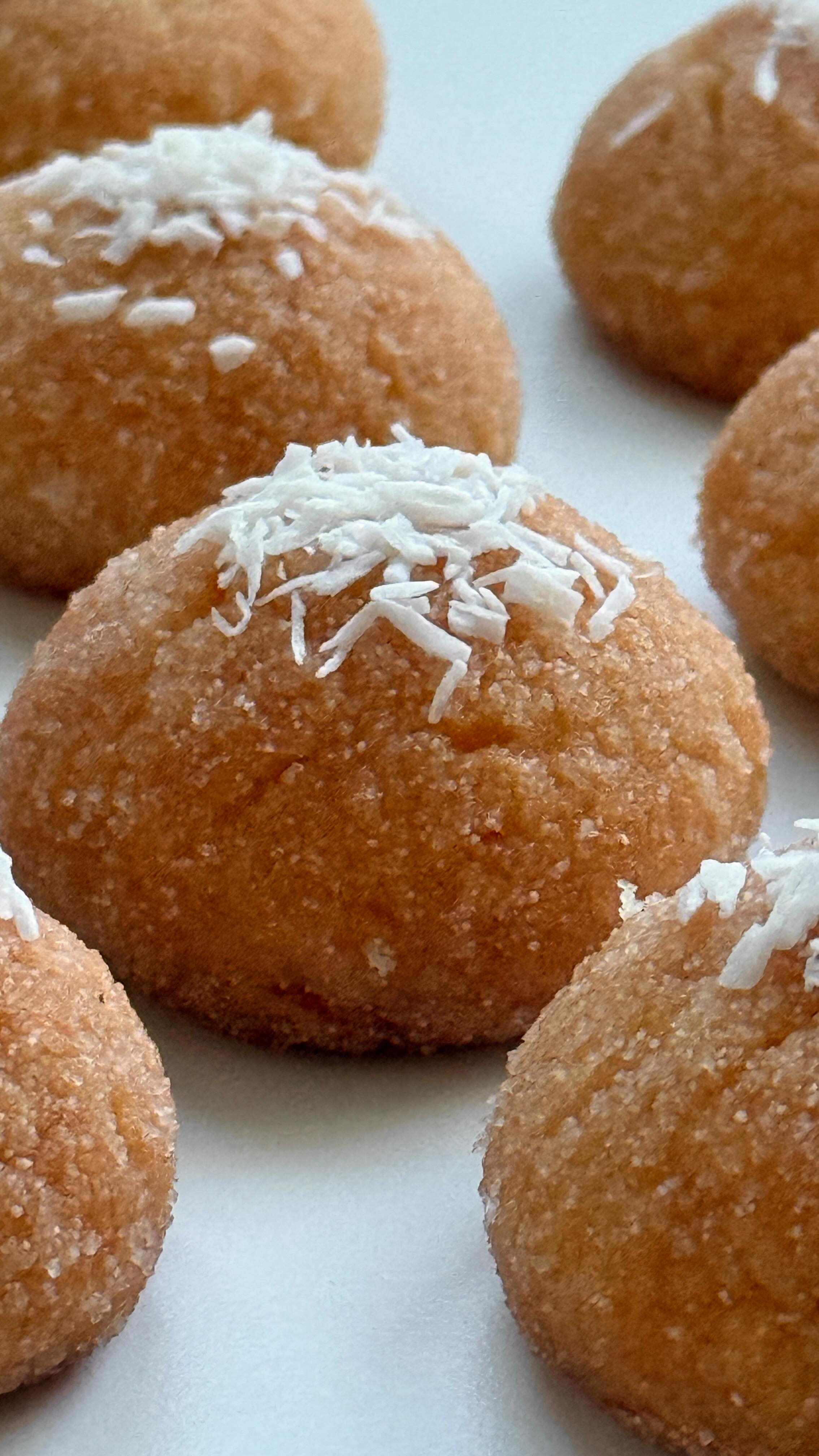 Happy & blessed Ramadan! In honor of this special month, today’s recipe is a Turkish classic: Hira Tatlisi - golden and lightly grainy on the outside, soft and syrup-soaked on the inside von Food with Style, fertig angerichtet