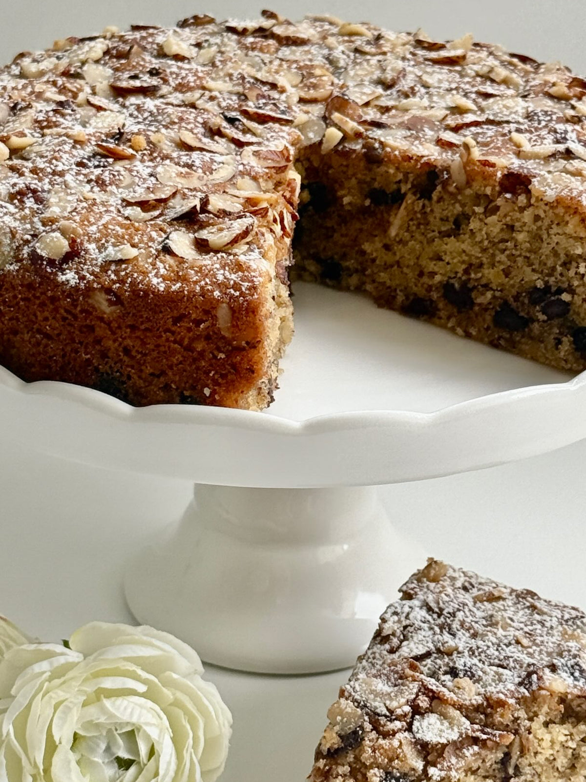 Hazelnut Cake von Food with Style, fertig angerichtet