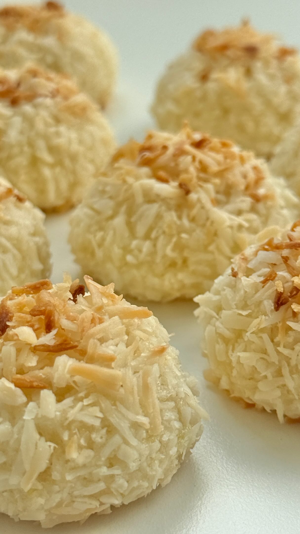 Lemon Coconut Cookies von Food with Style, fertig angerichtet