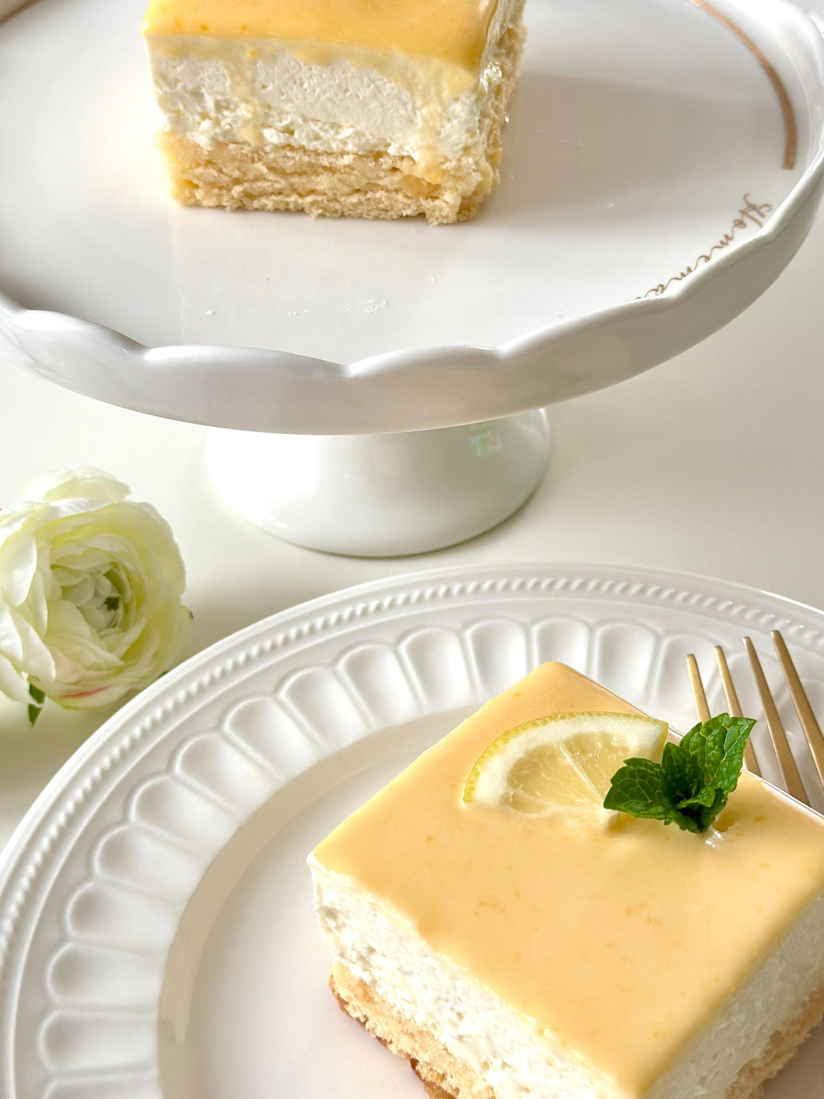 Lemon Cream Cake von Food with Style, fertig angerichtet