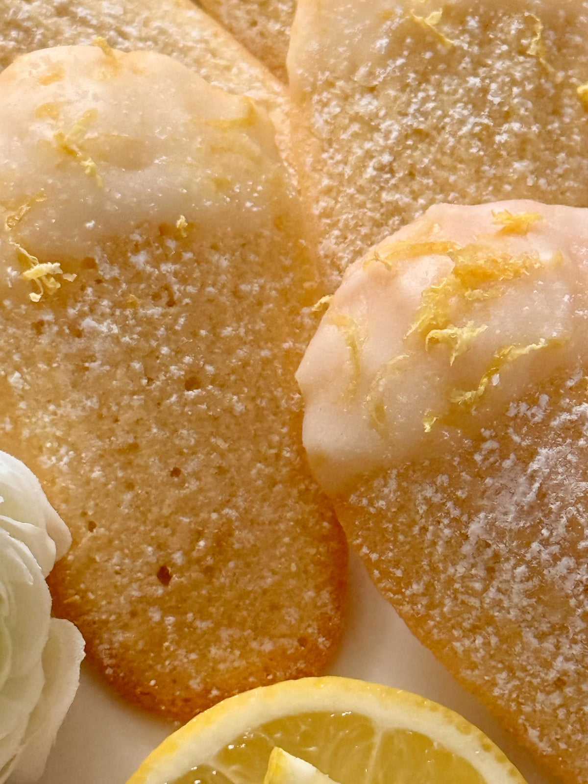 Lemon Madeleines von Food with Style, fertig angerichtet
