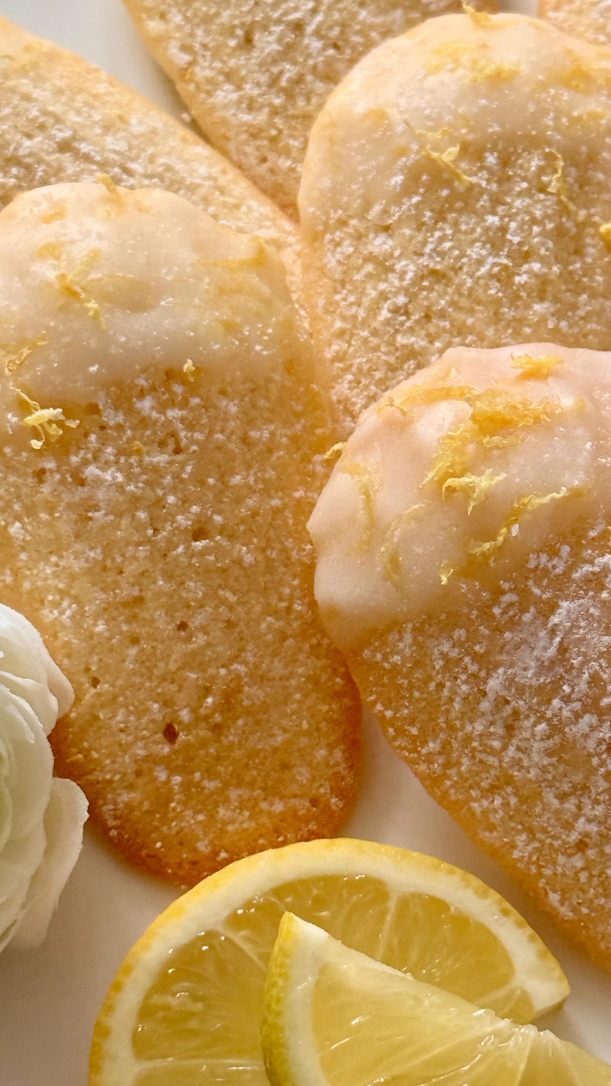 Lemon Madeleines von Food with Style, fertig angerichtet